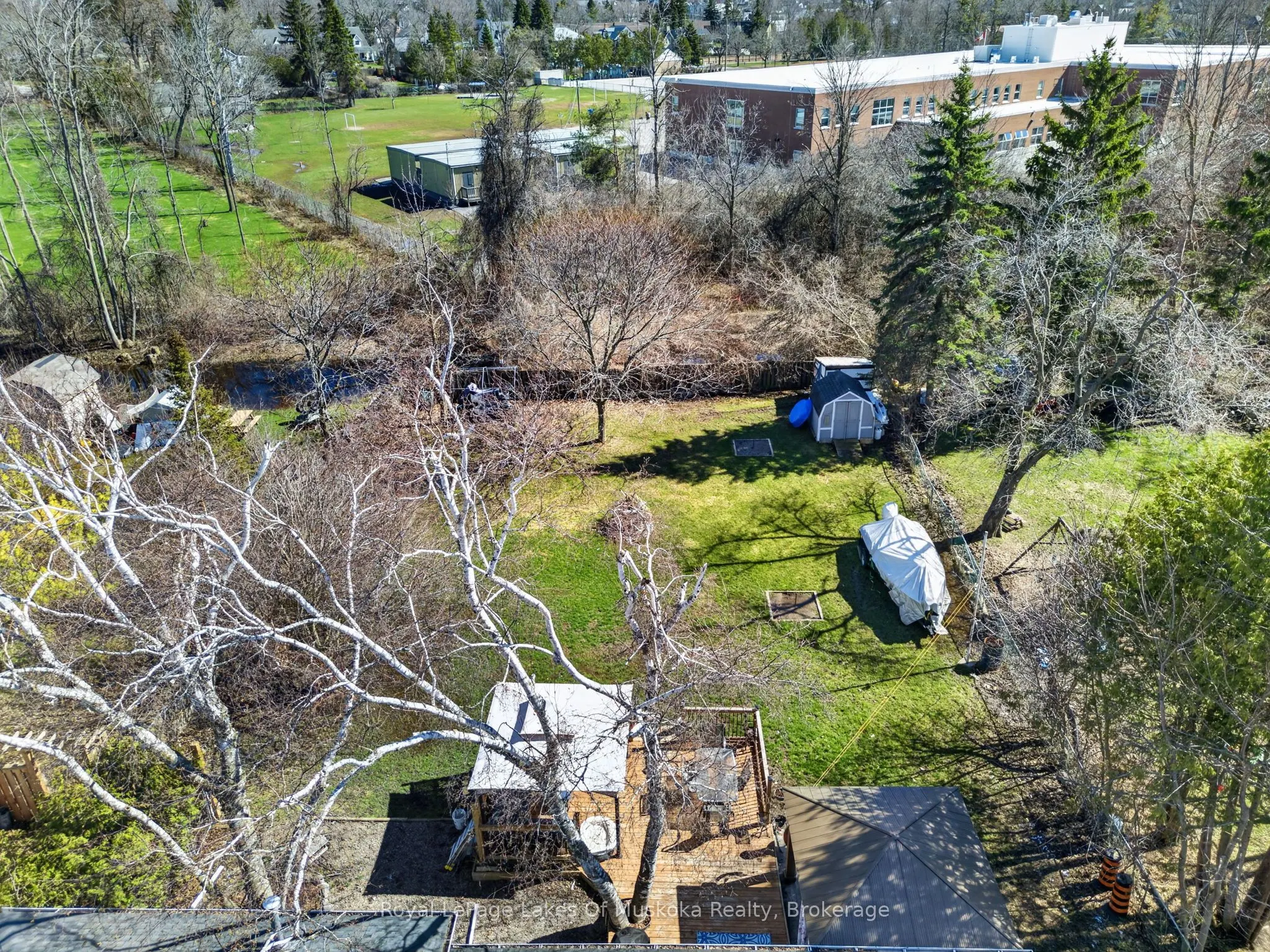 271 Lakeland Crescent