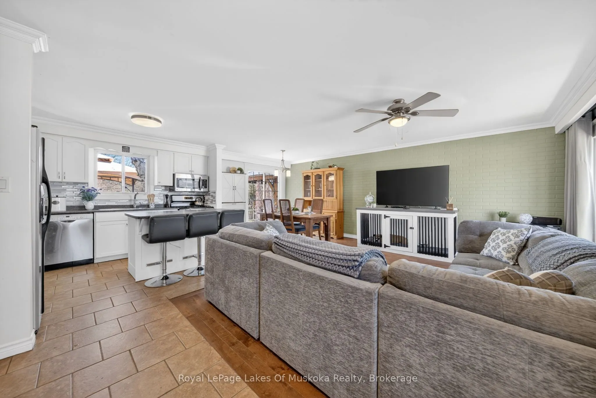 271 Lakeland Crescent