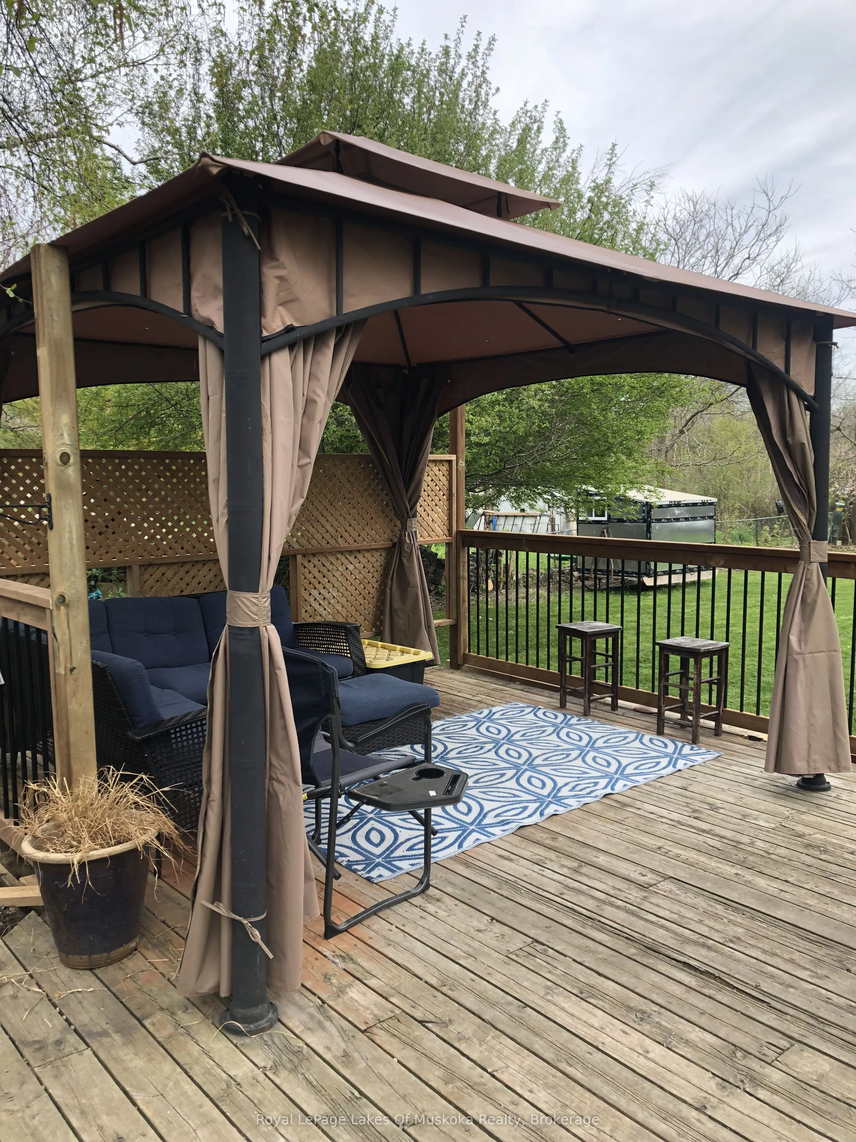 271 Lakeland Crescent