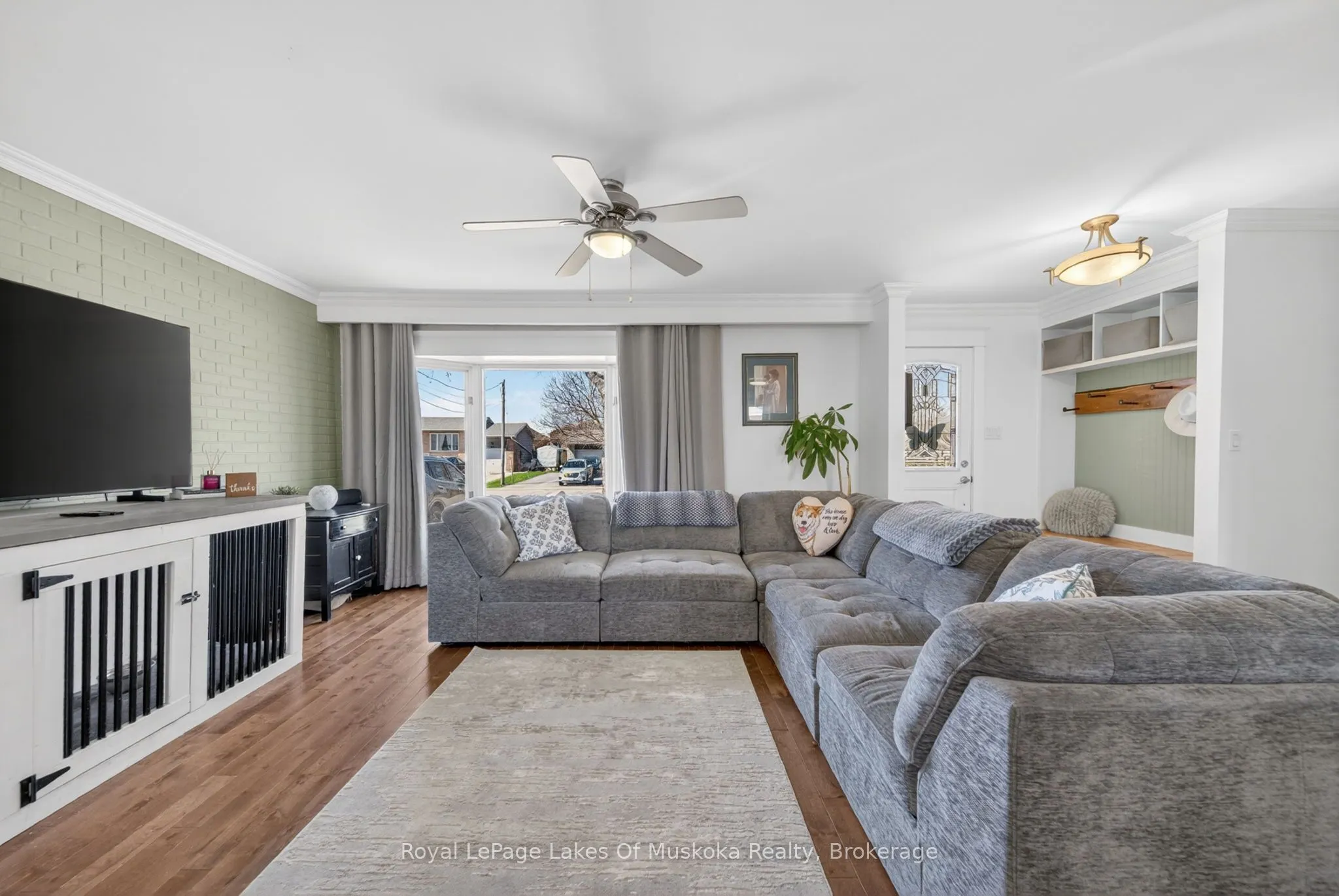 271 Lakeland Crescent