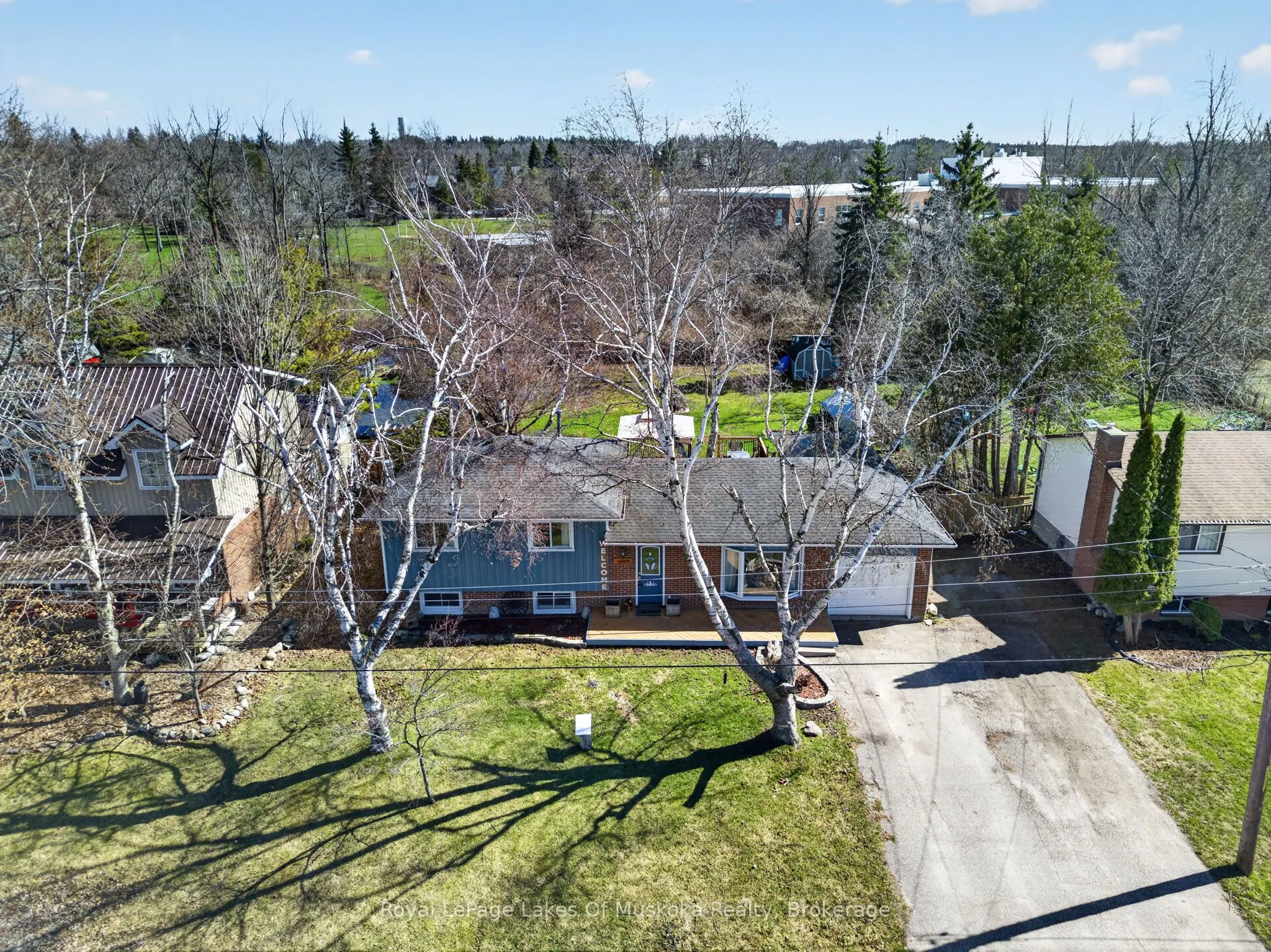 271 Lakeland Crescent