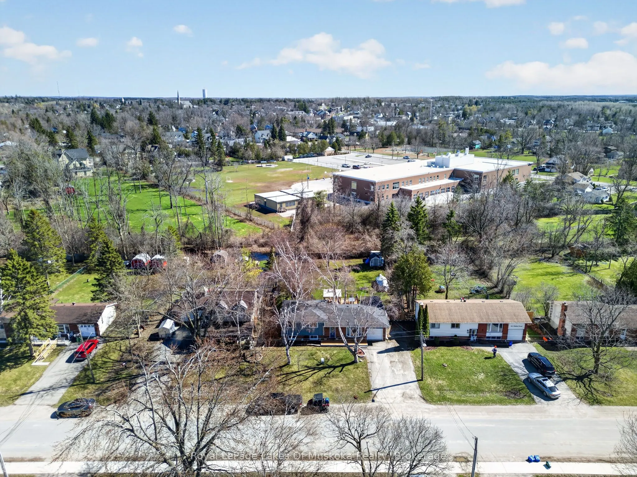 271 Lakeland Crescent