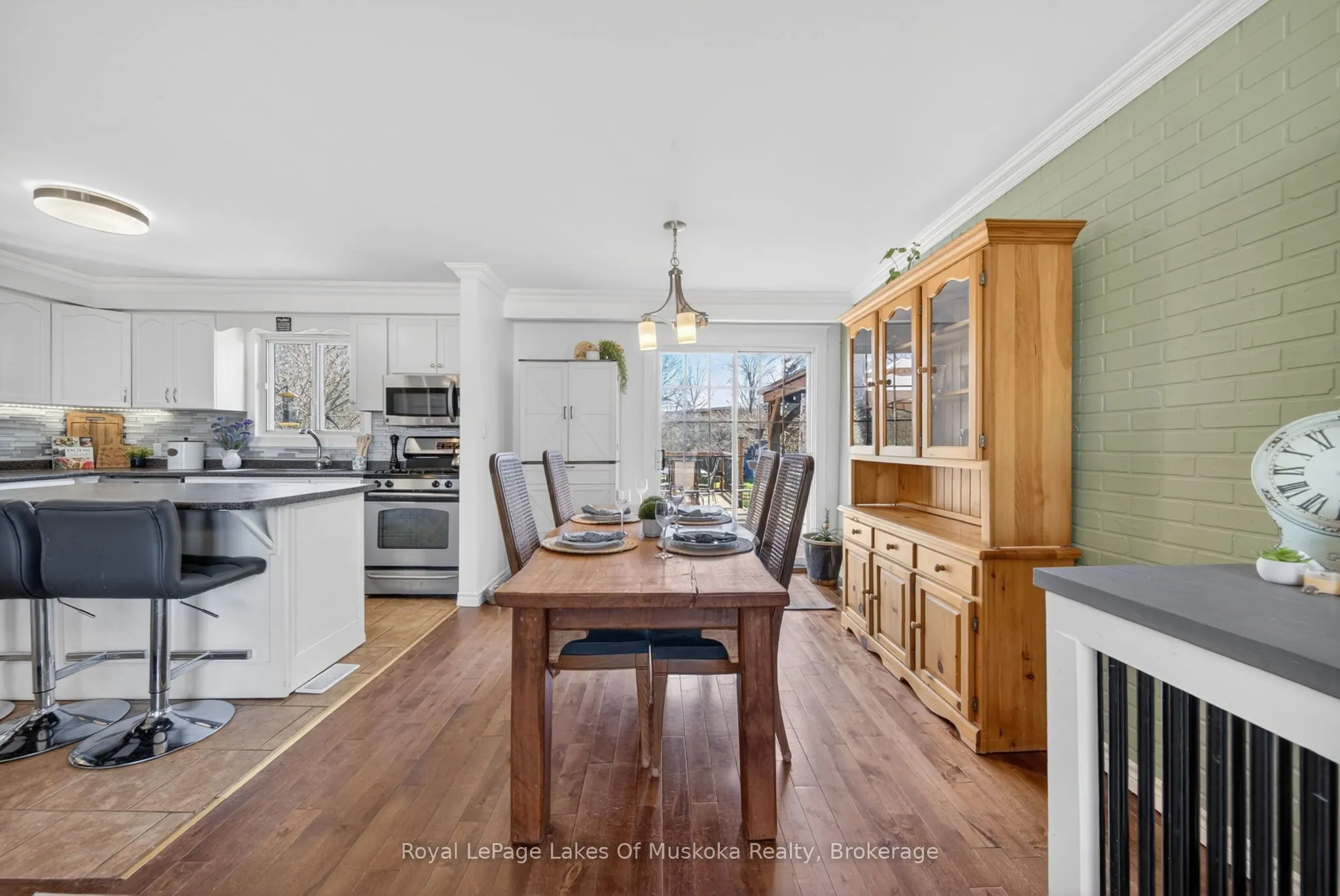271 Lakeland Crescent