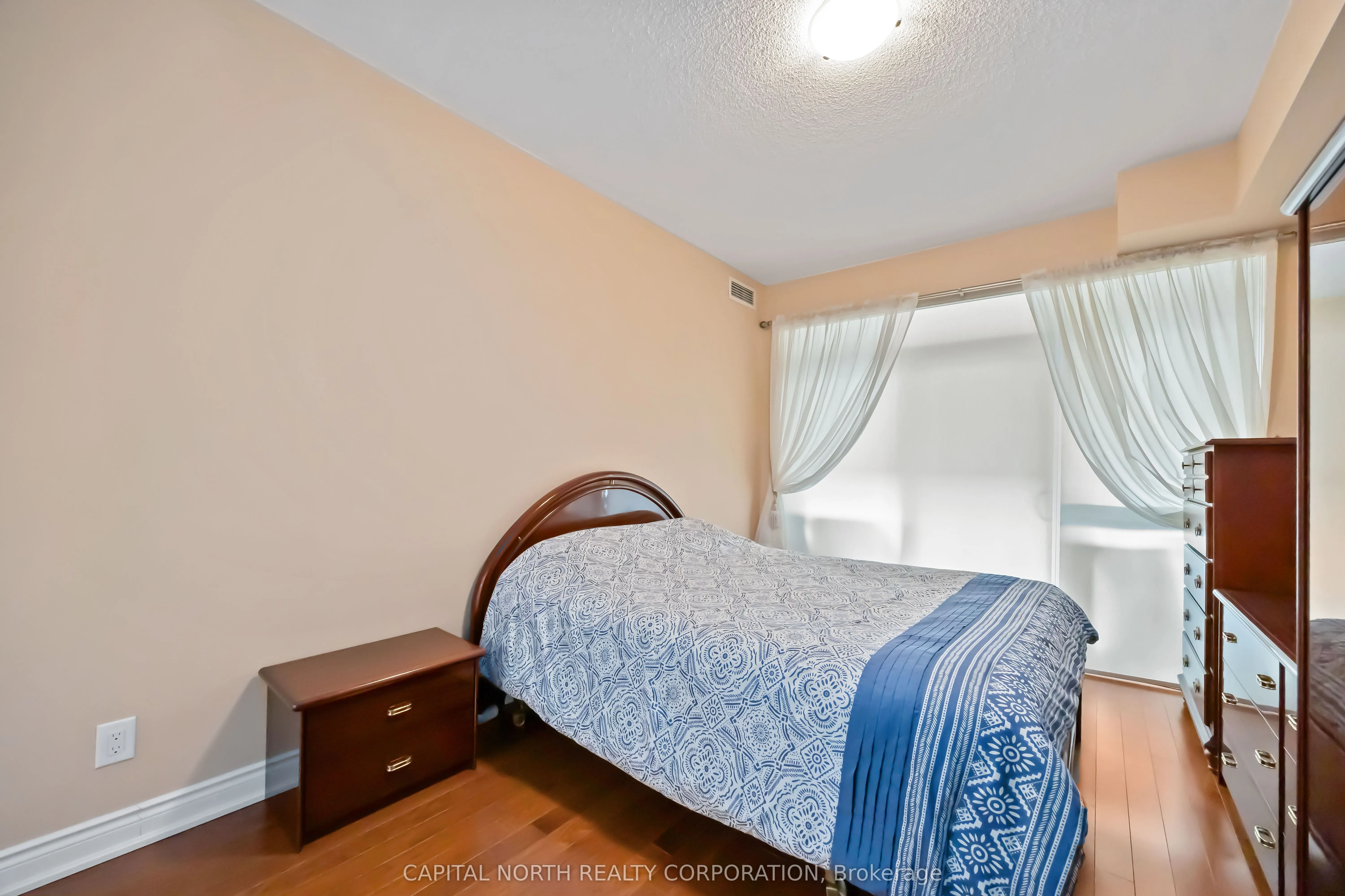 281 Woodbridge Avenue #242