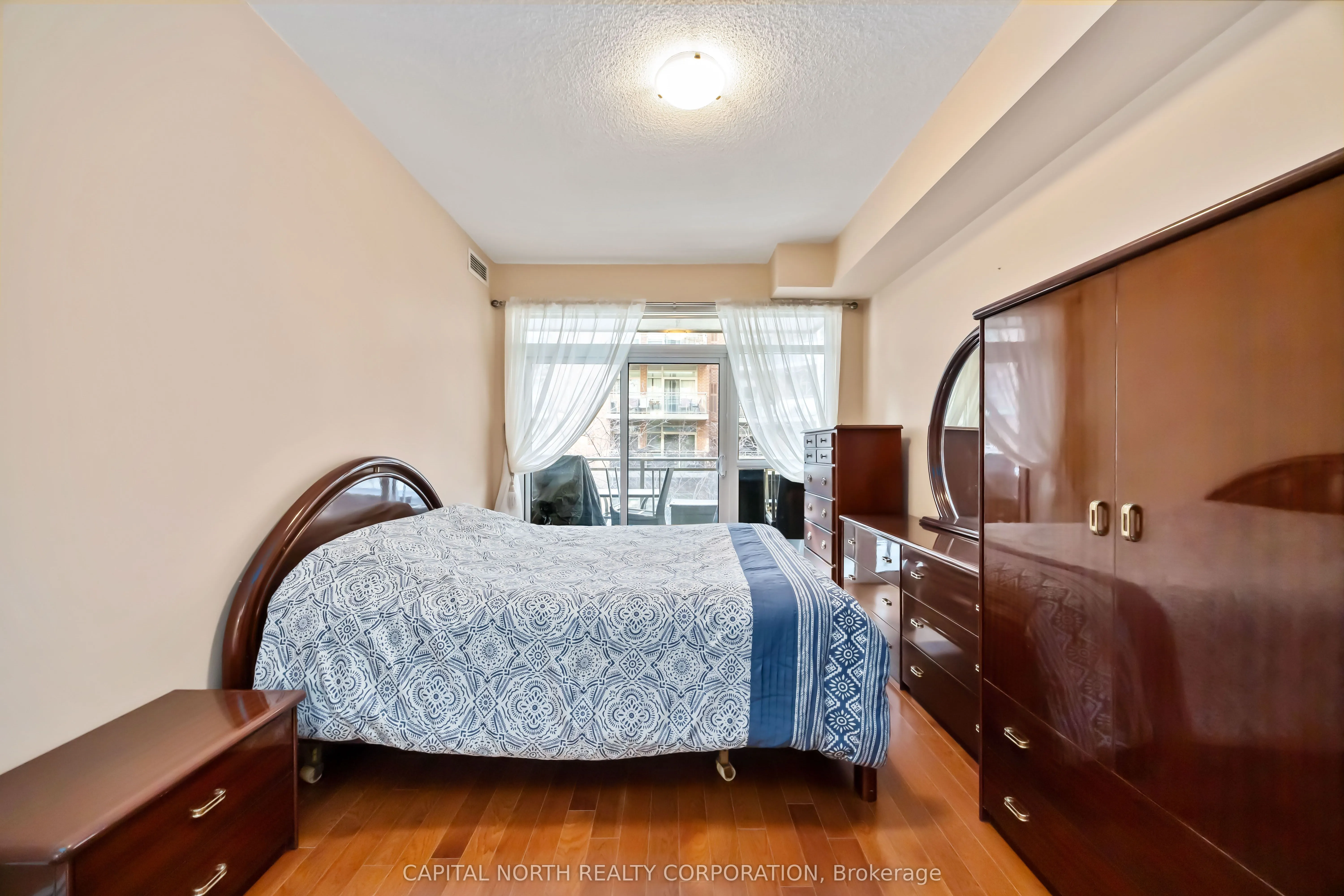 281 Woodbridge Avenue #242