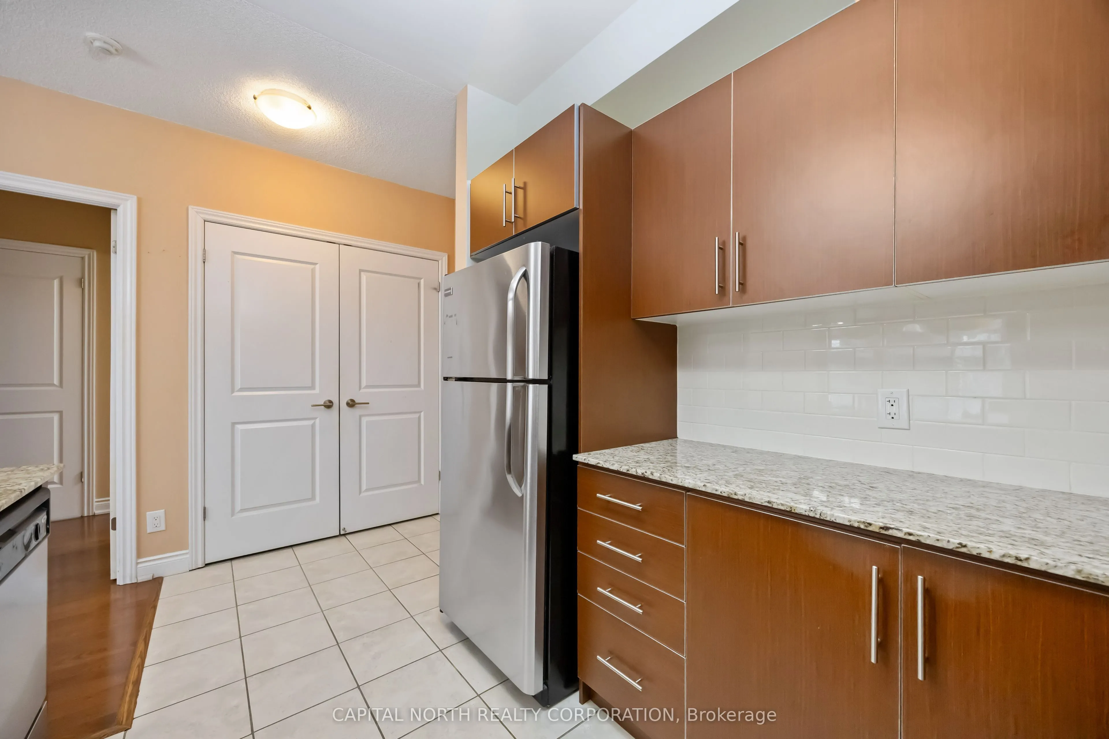 281 Woodbridge Avenue #242