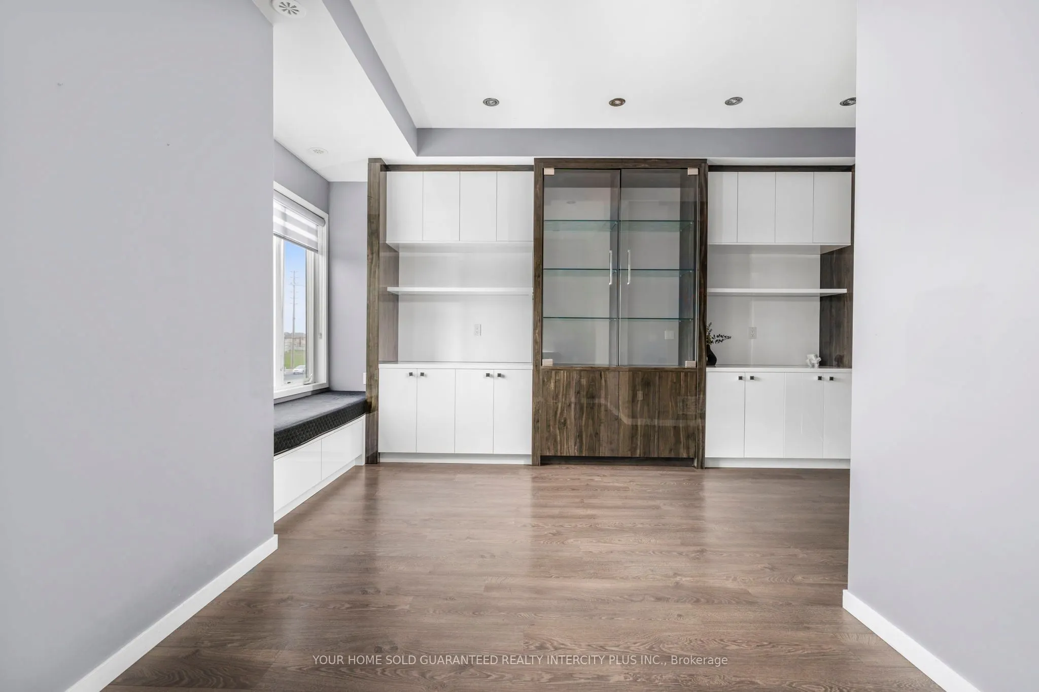 3910 Major Mackenzie Drive