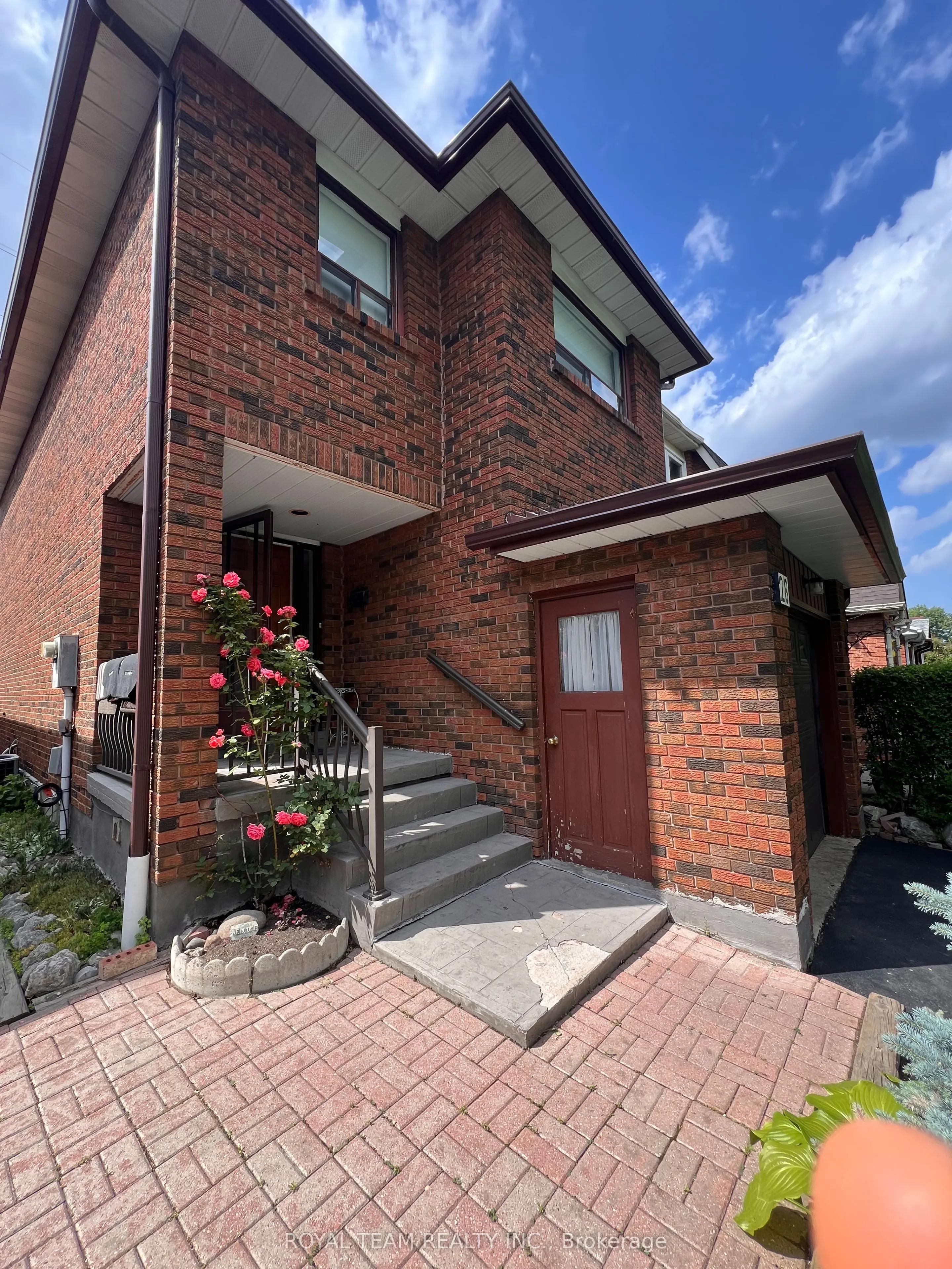 28 Oakmount Crescent
