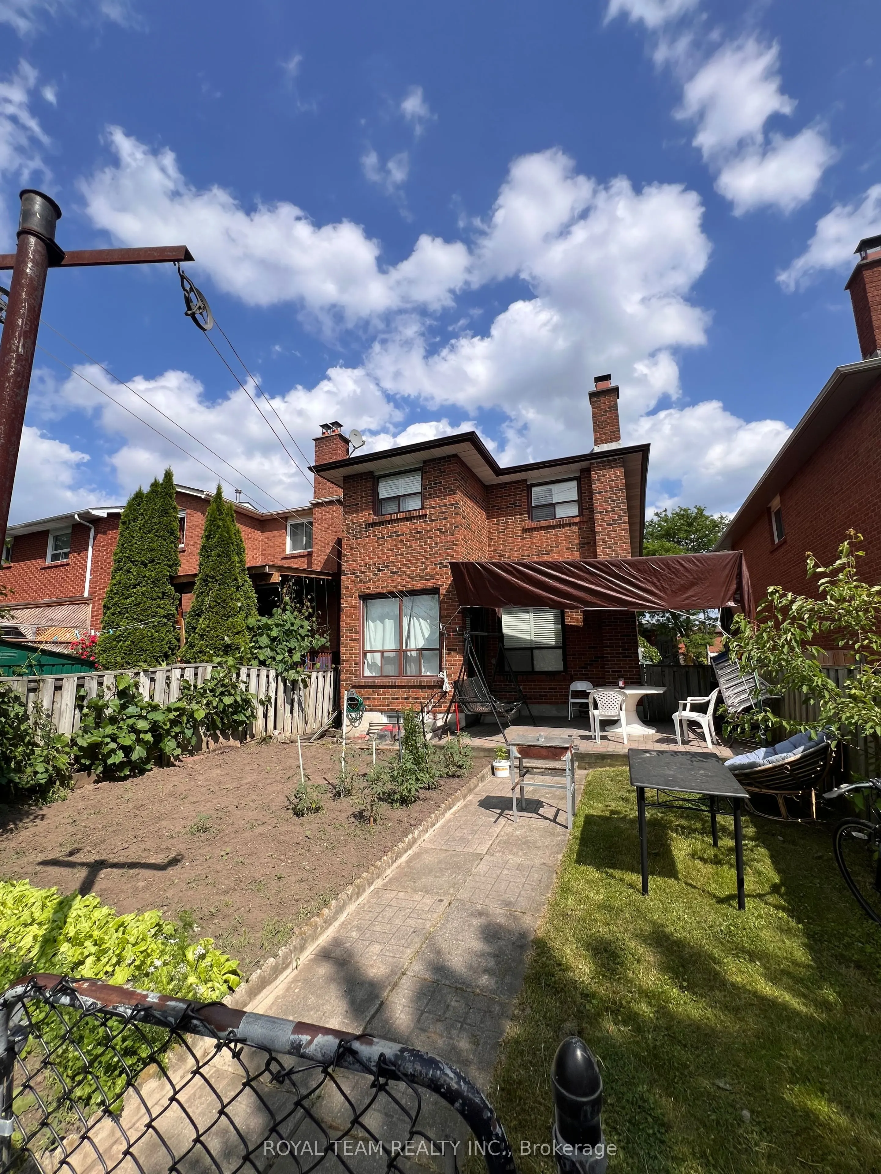 28 Oakmount Crescent
