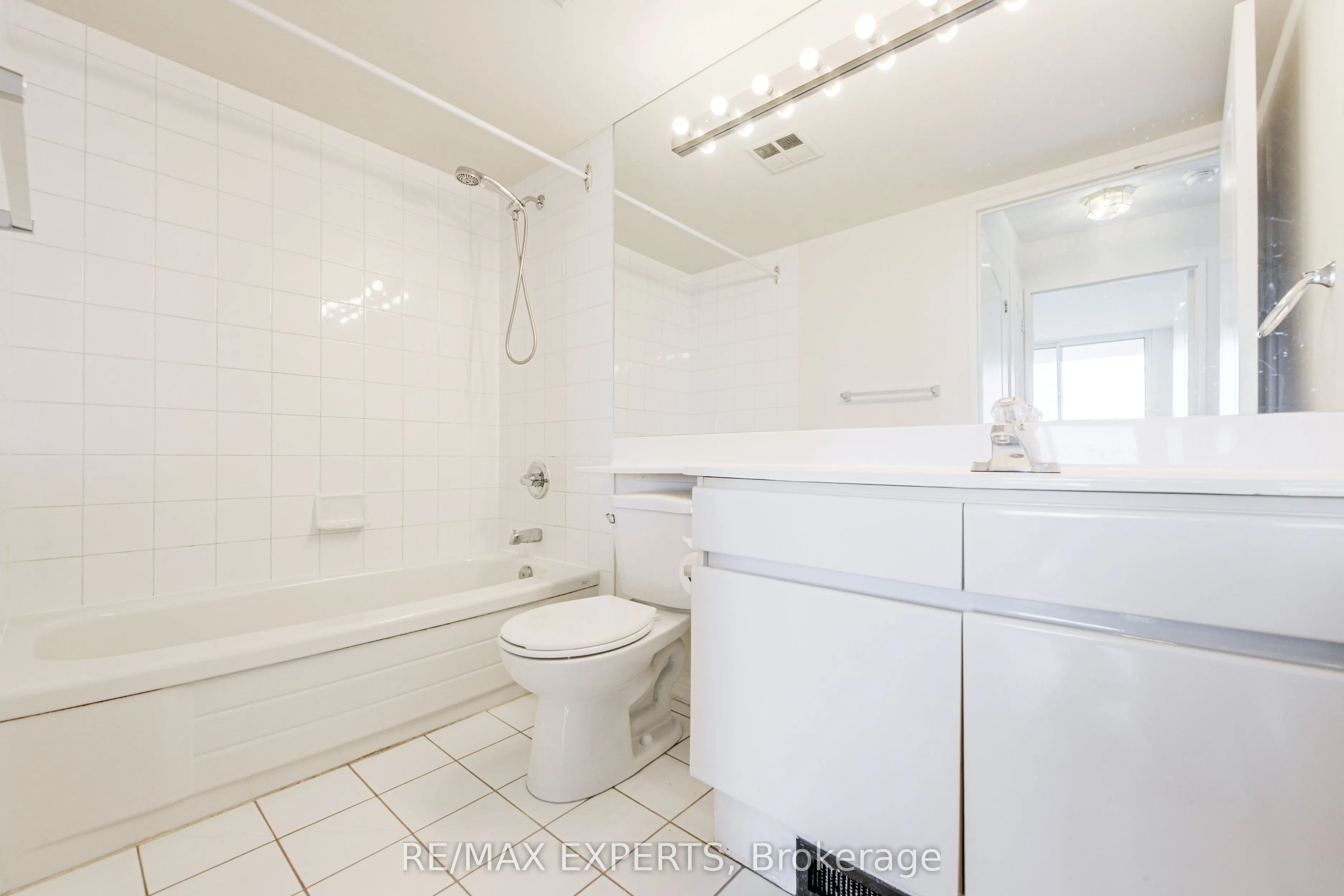 7 Townsgate Drive #1506