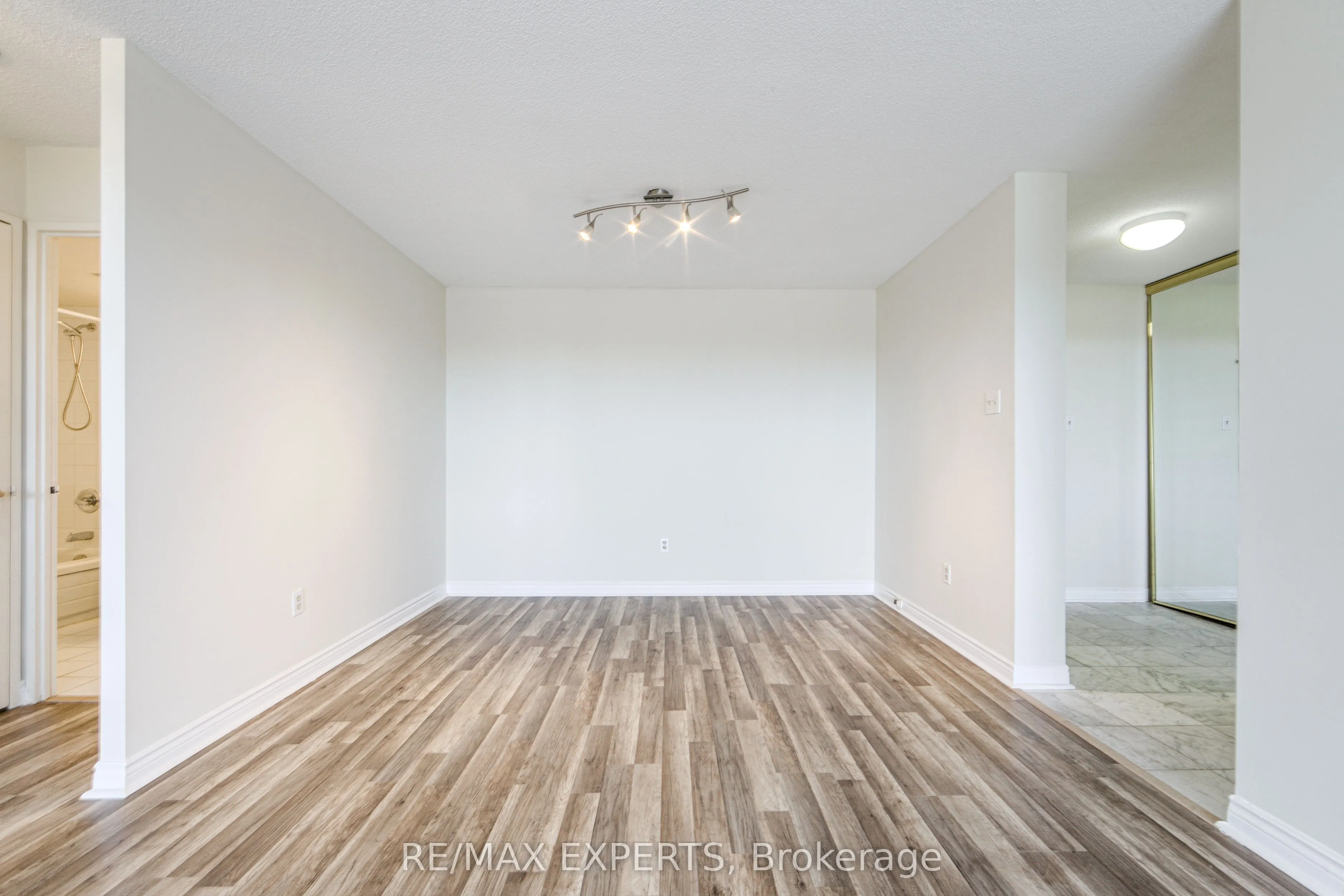 7 Townsgate Drive #1506