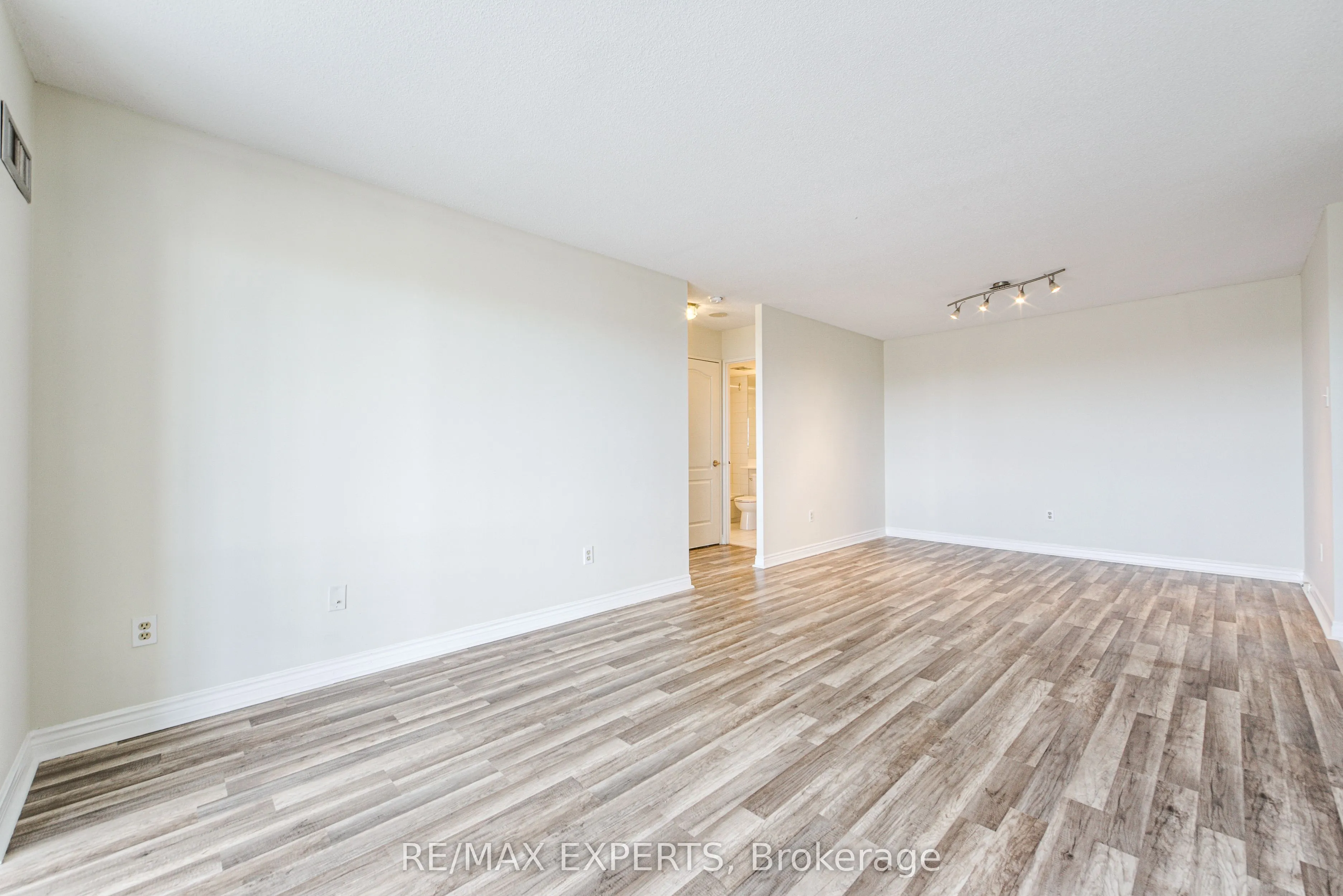 7 Townsgate Drive #1506