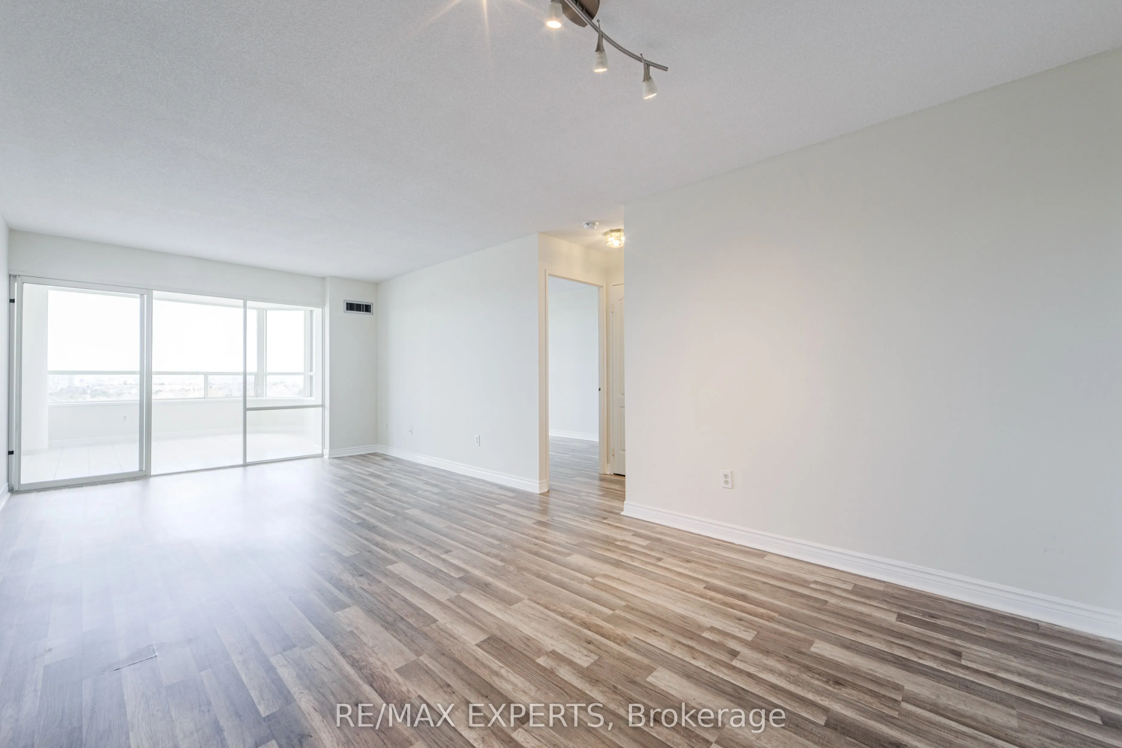 7 Townsgate Drive #1506