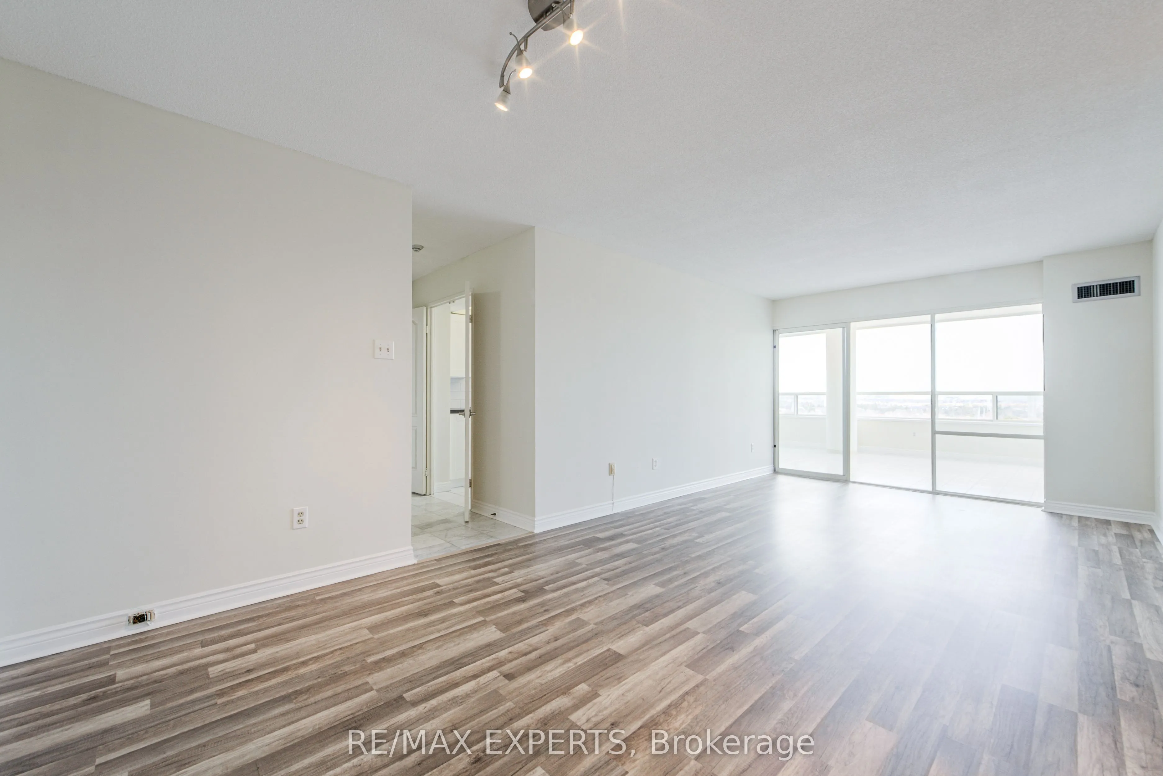 7 Townsgate Drive #1506