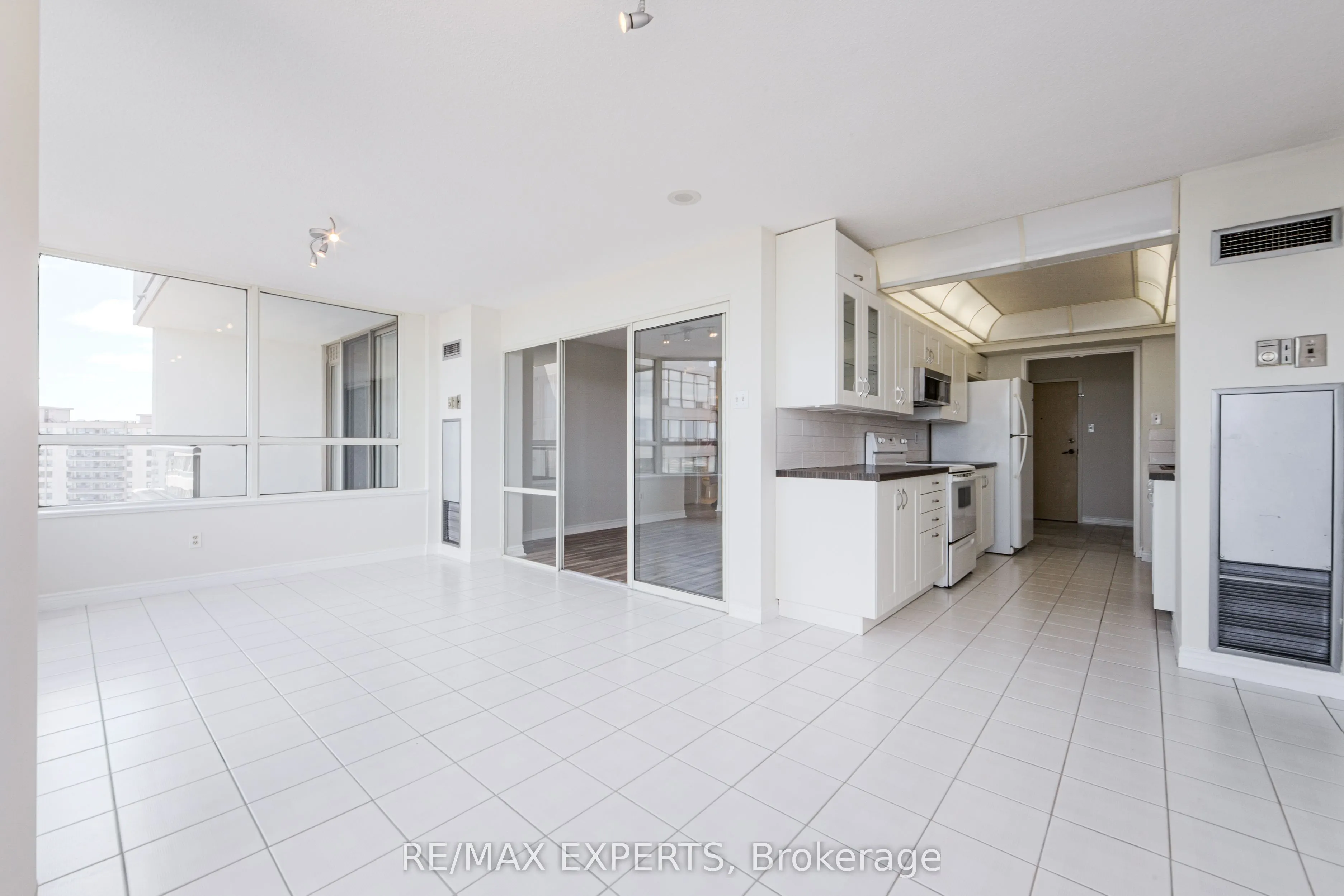 7 Townsgate Drive #1506