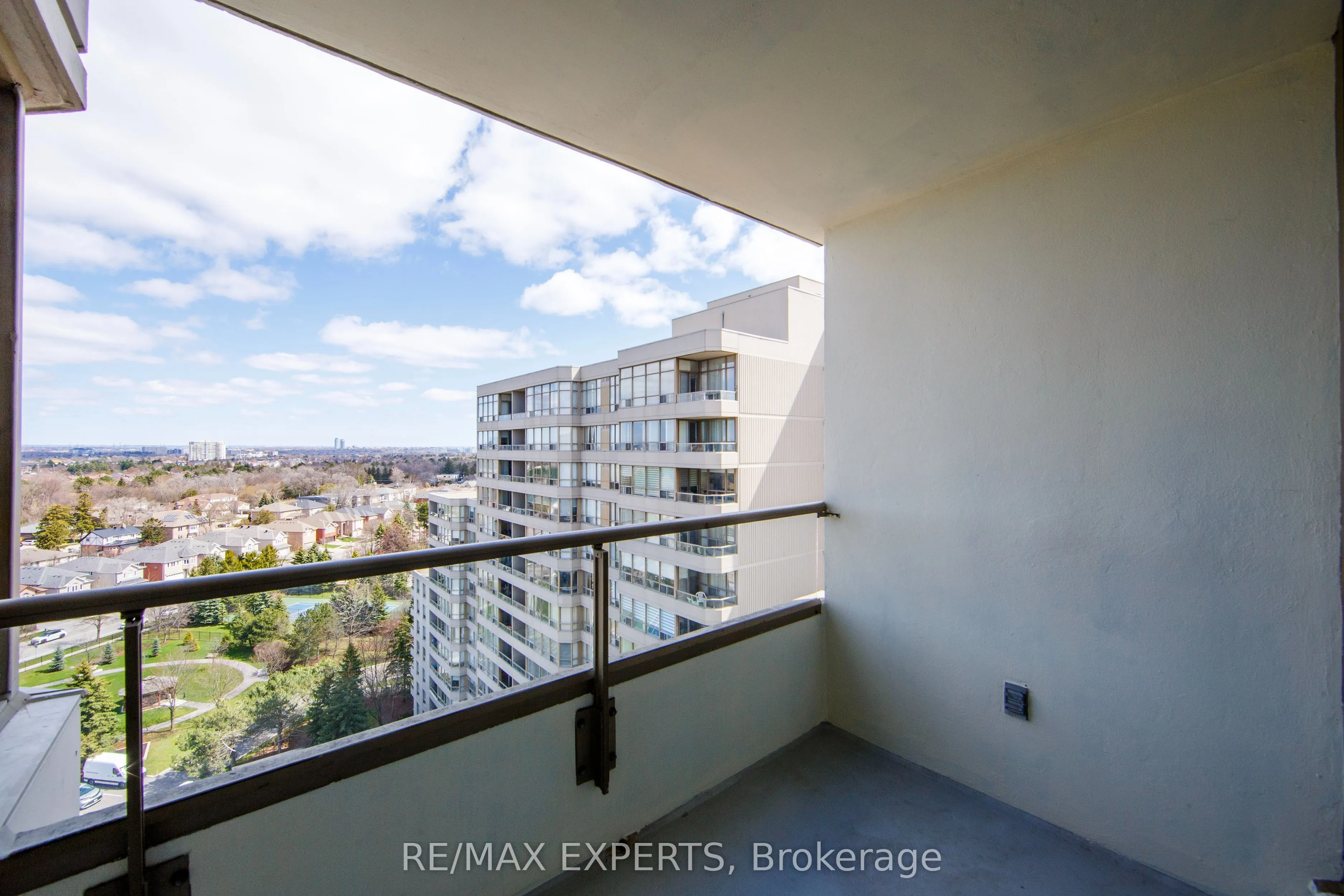 7 Townsgate Drive #1506