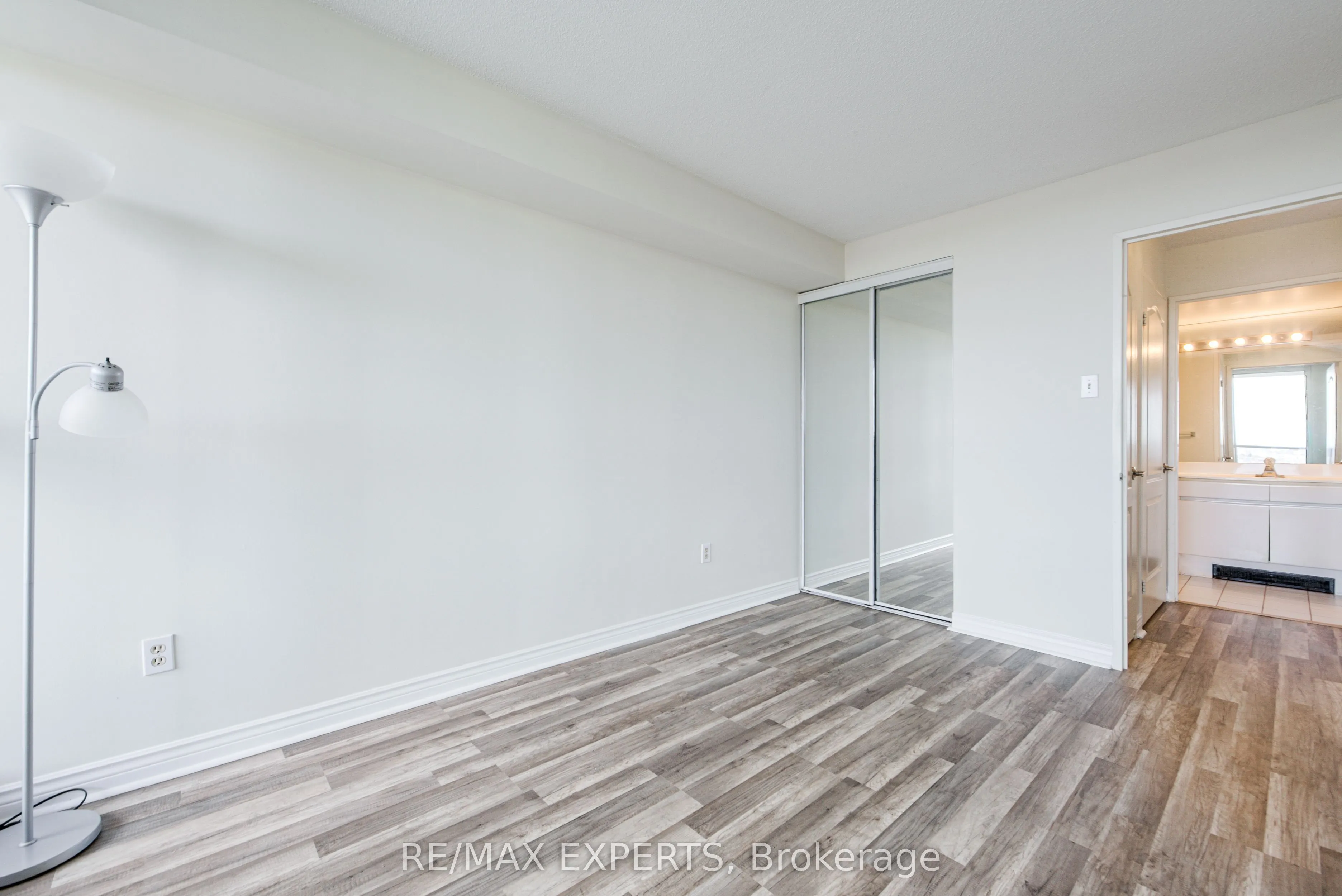 7 Townsgate Drive #1506