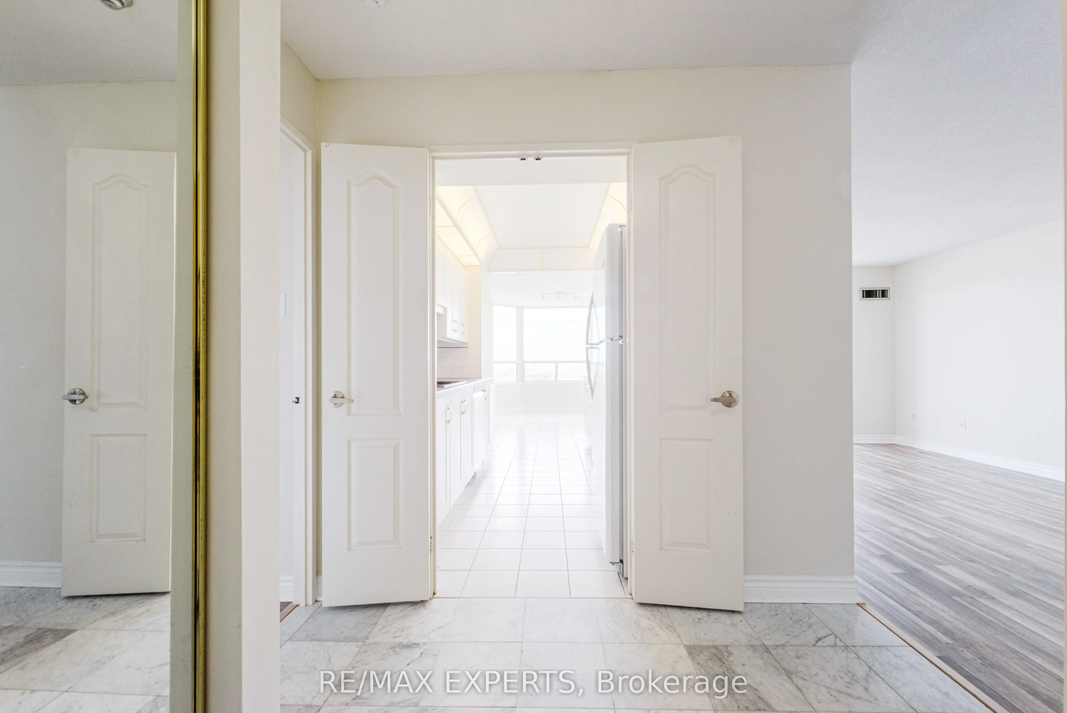7 Townsgate Drive #1506