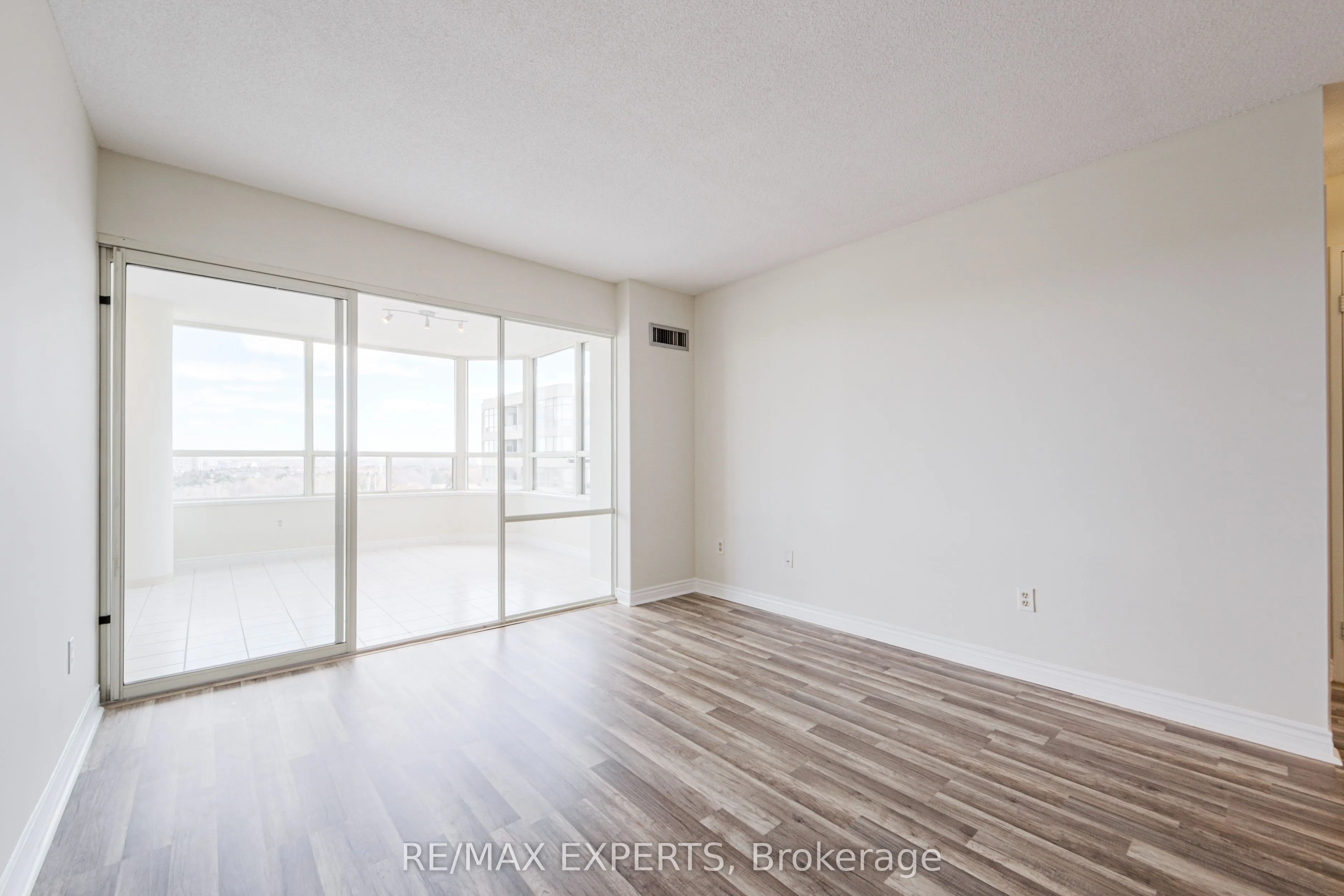 7 Townsgate Drive #1506