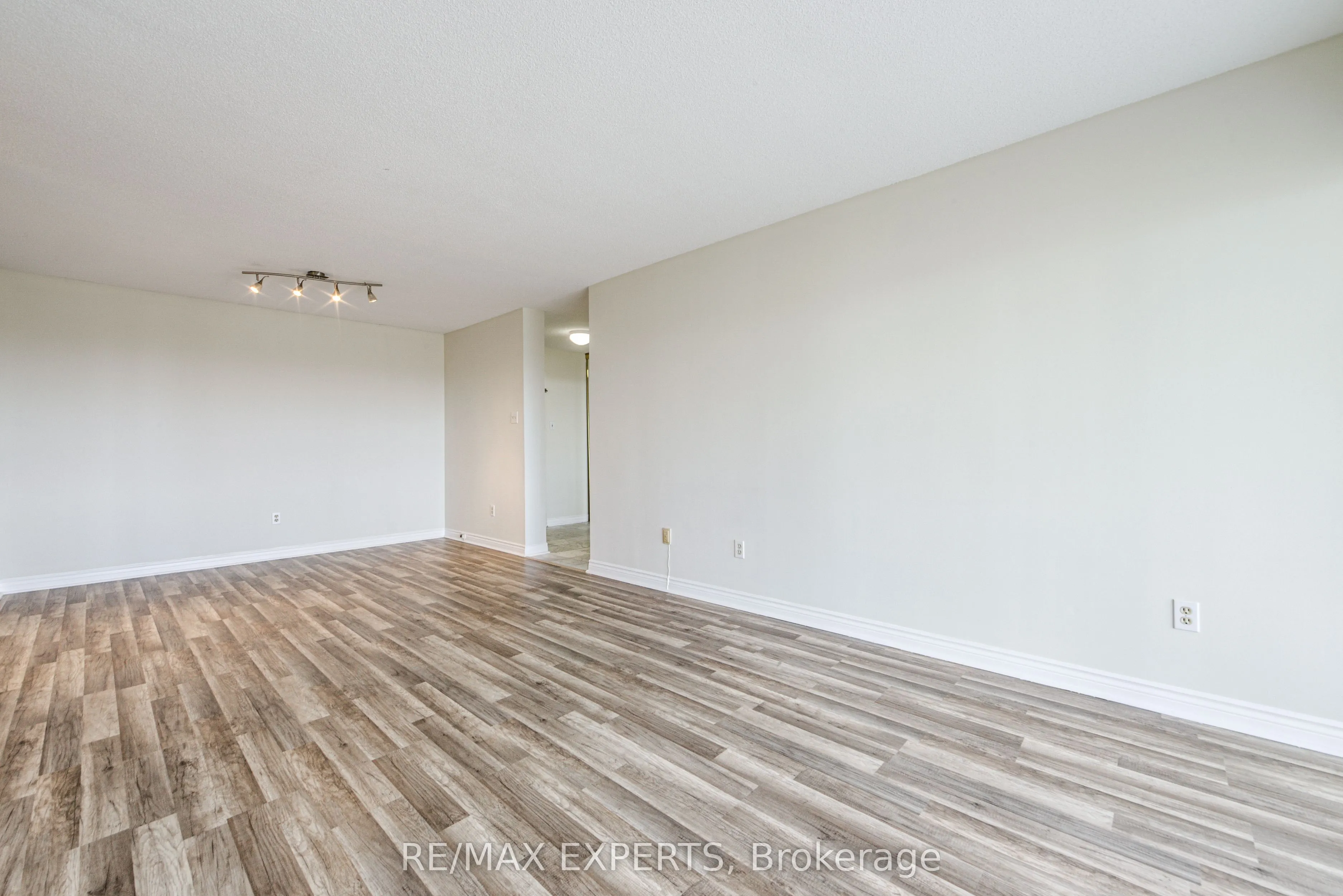 7 Townsgate Drive #1506