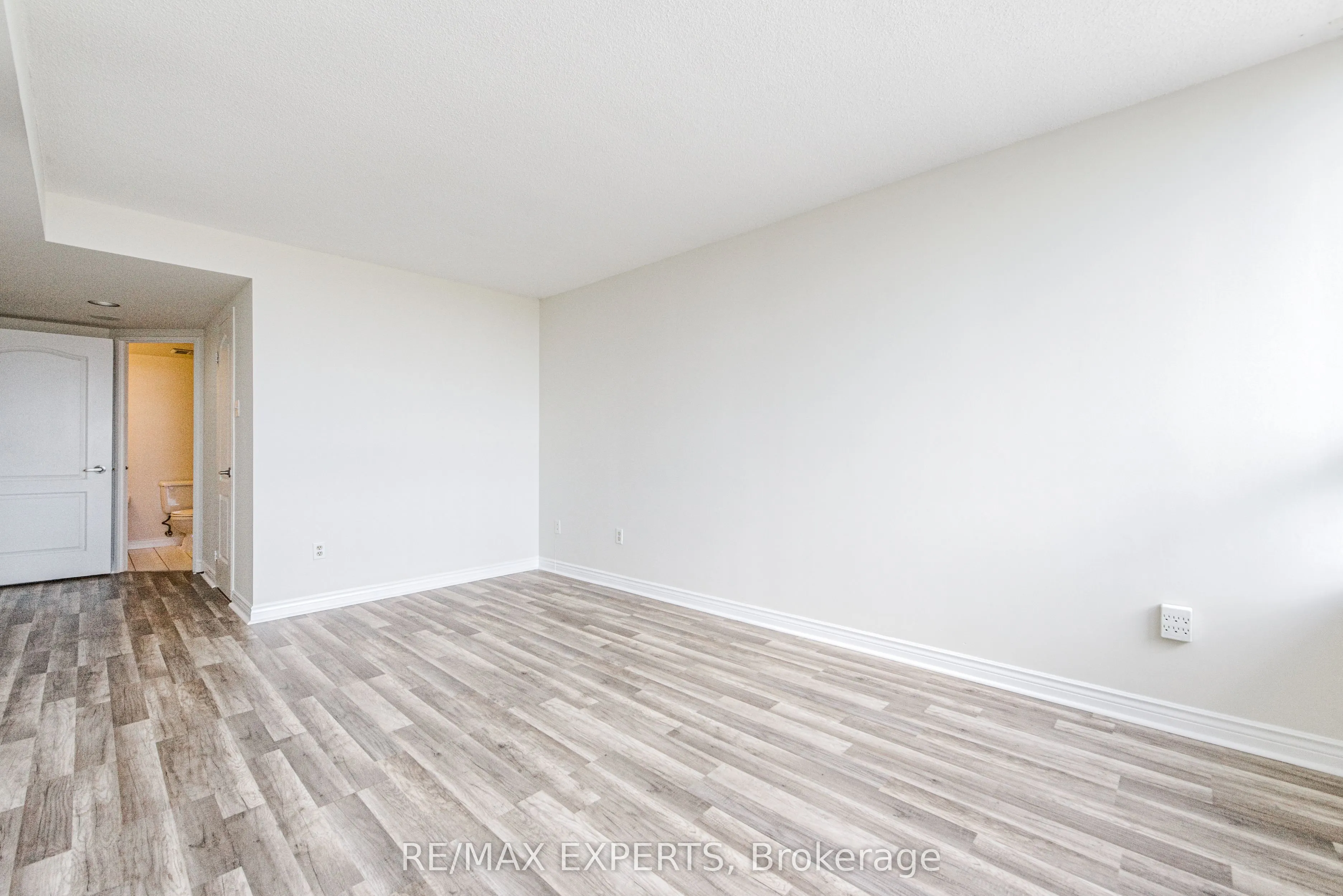 7 Townsgate Drive #1506