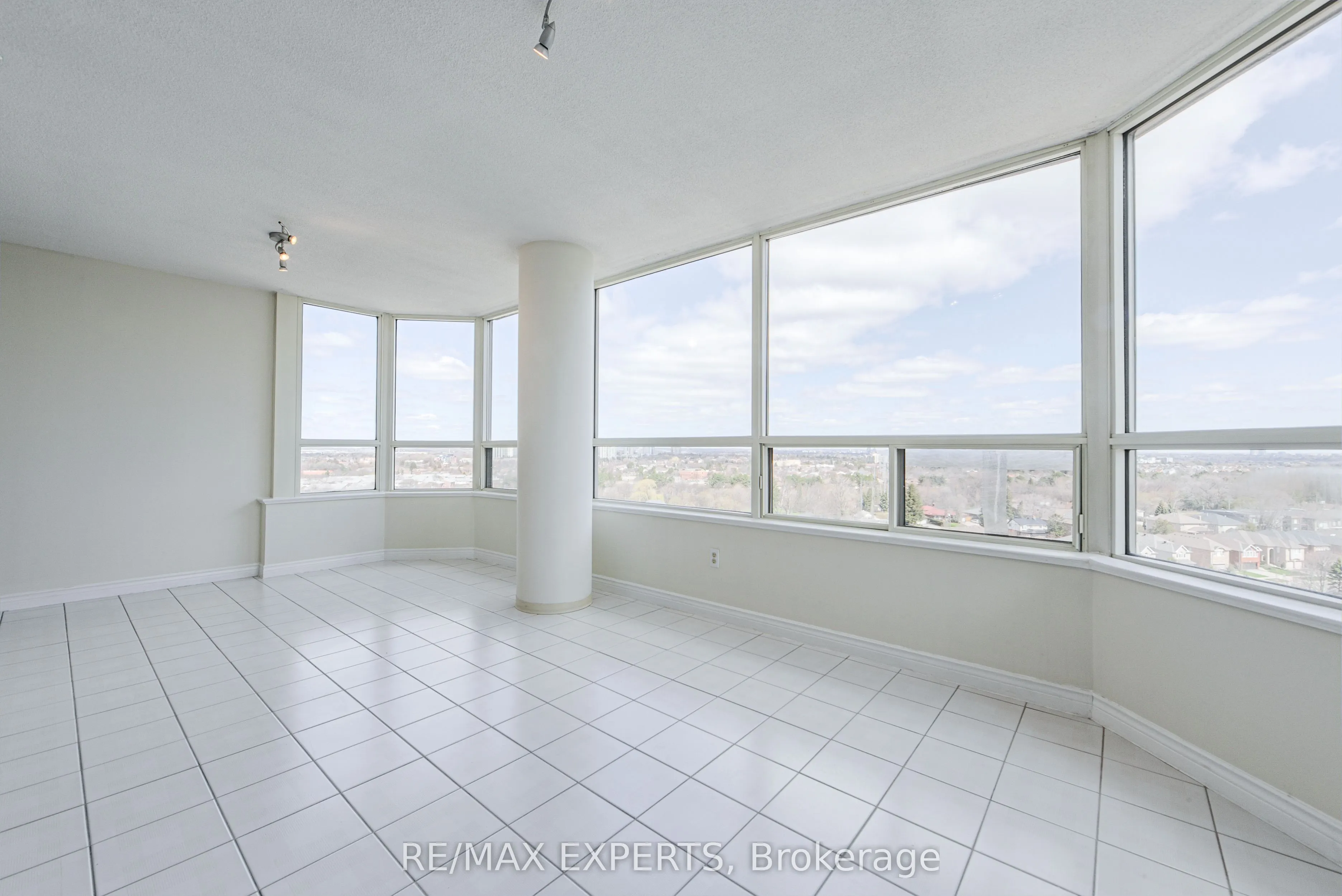 7 Townsgate Drive #1506