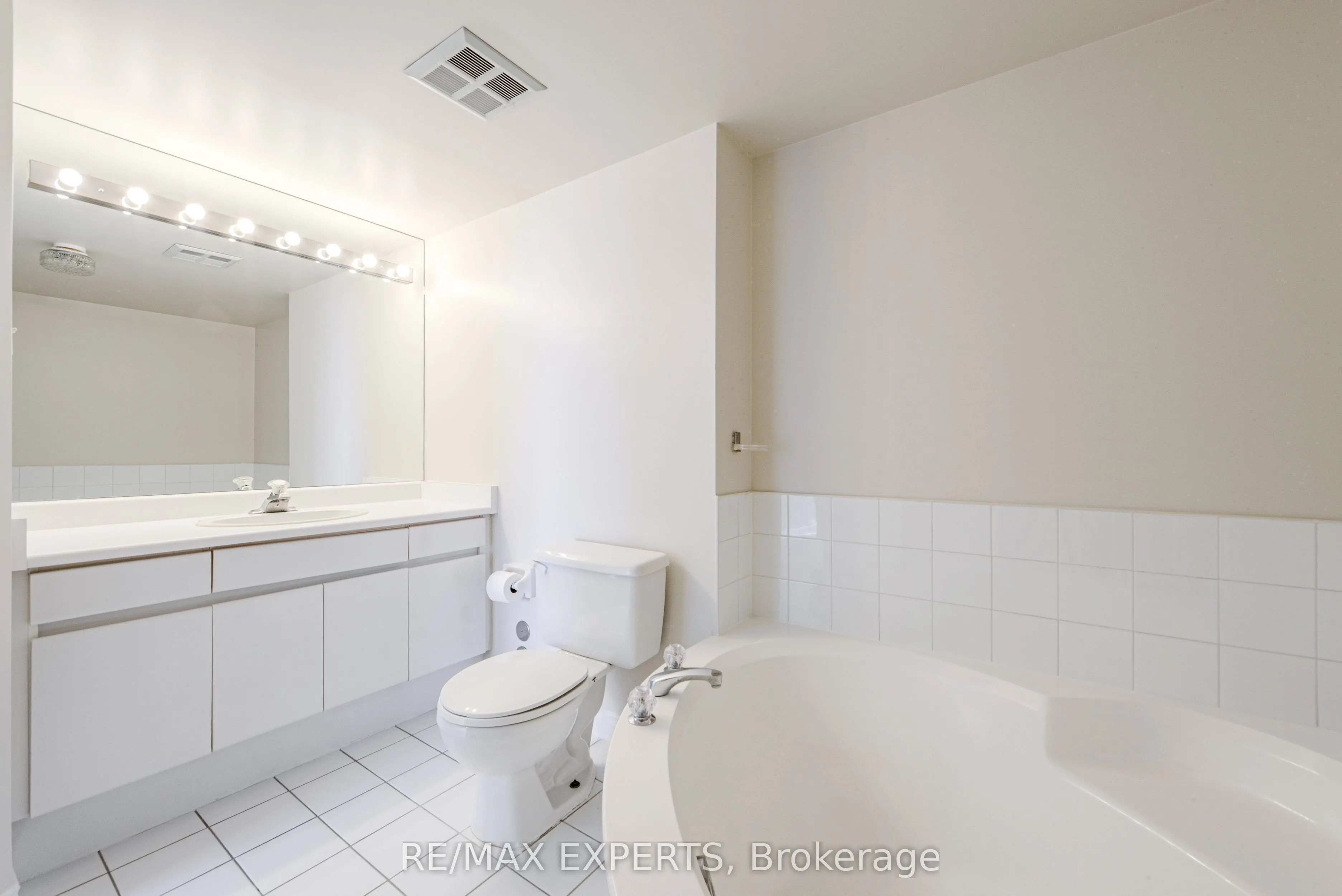 7 Townsgate Drive #1506