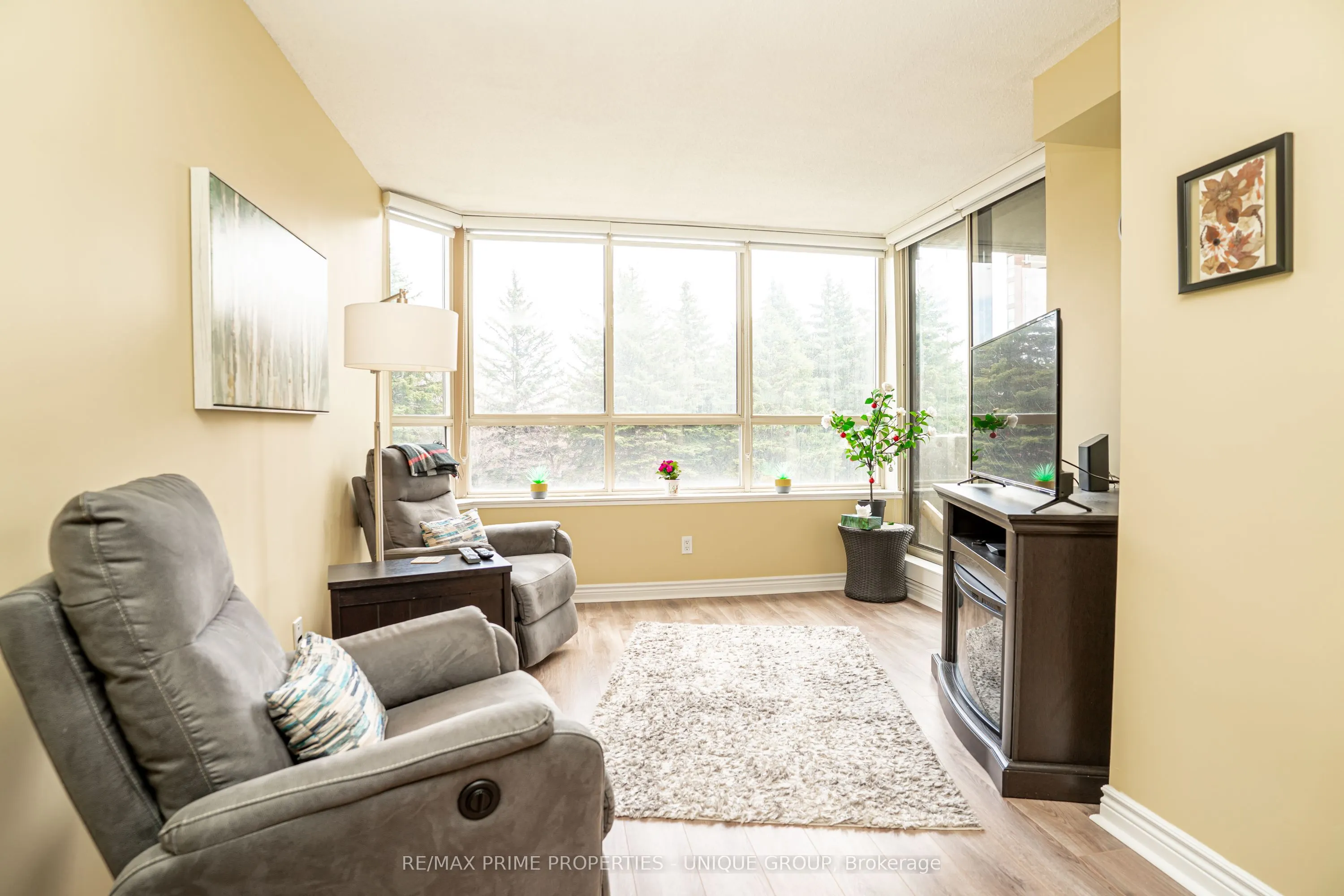 33 Weldrick Road E #209