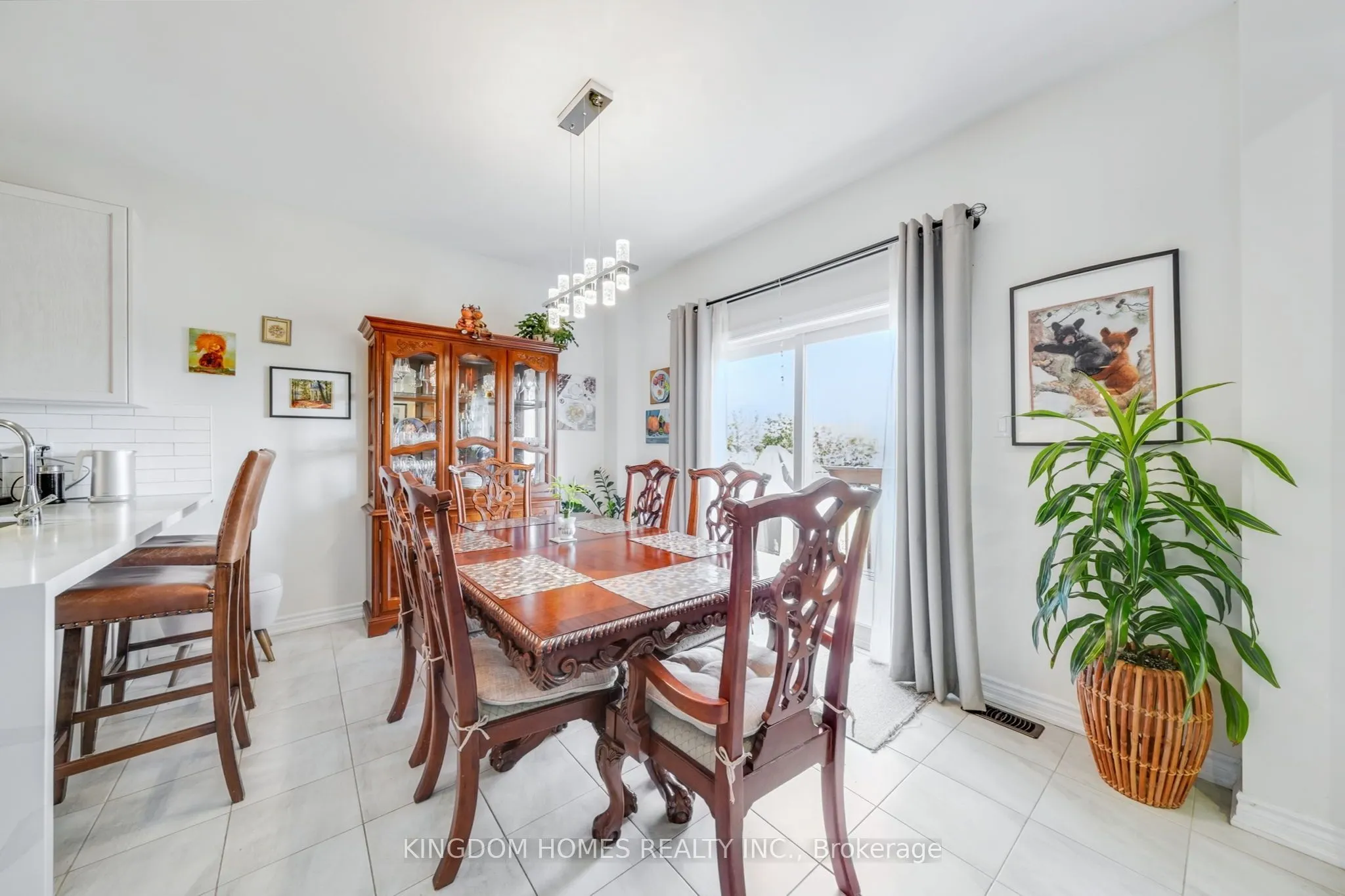 1152 Peelar Crescent