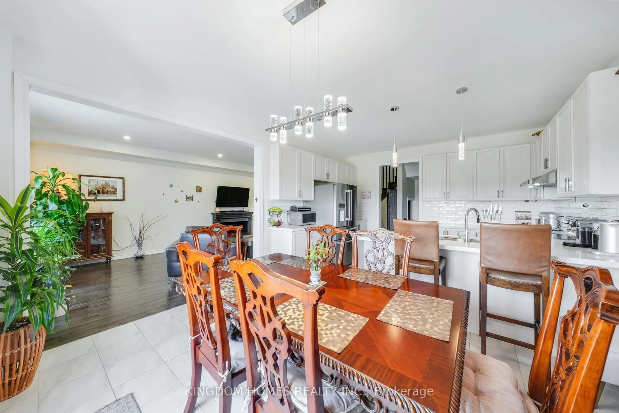 1152 Peelar Crescent