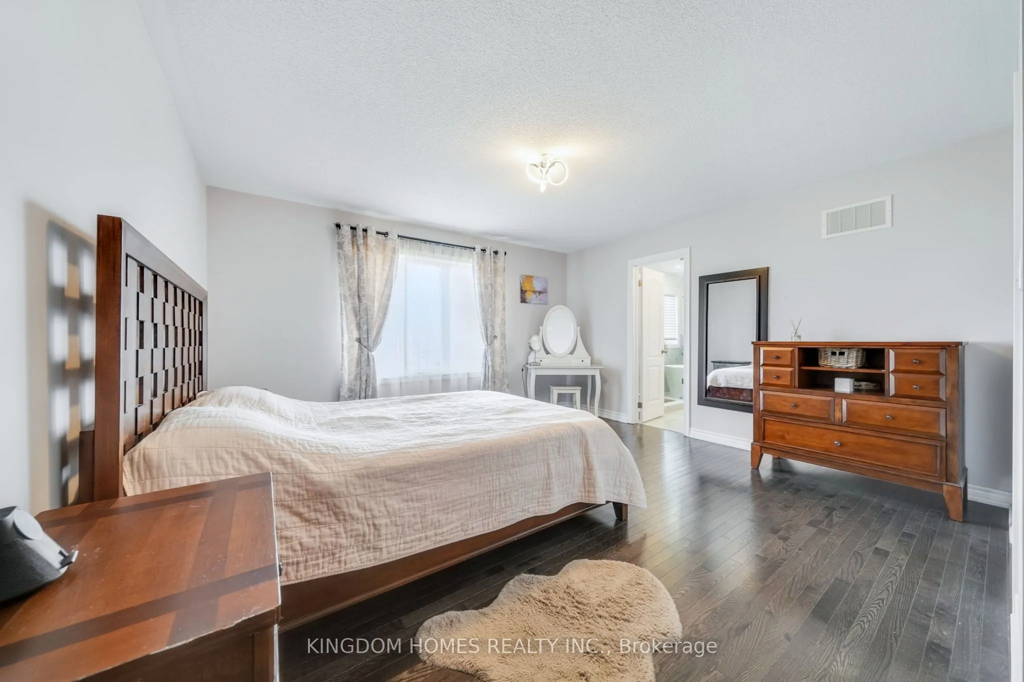 1152 Peelar Crescent