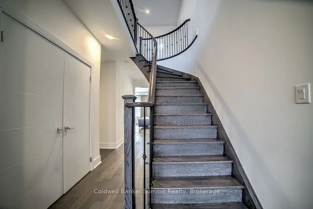 125 Gardiner Drive N