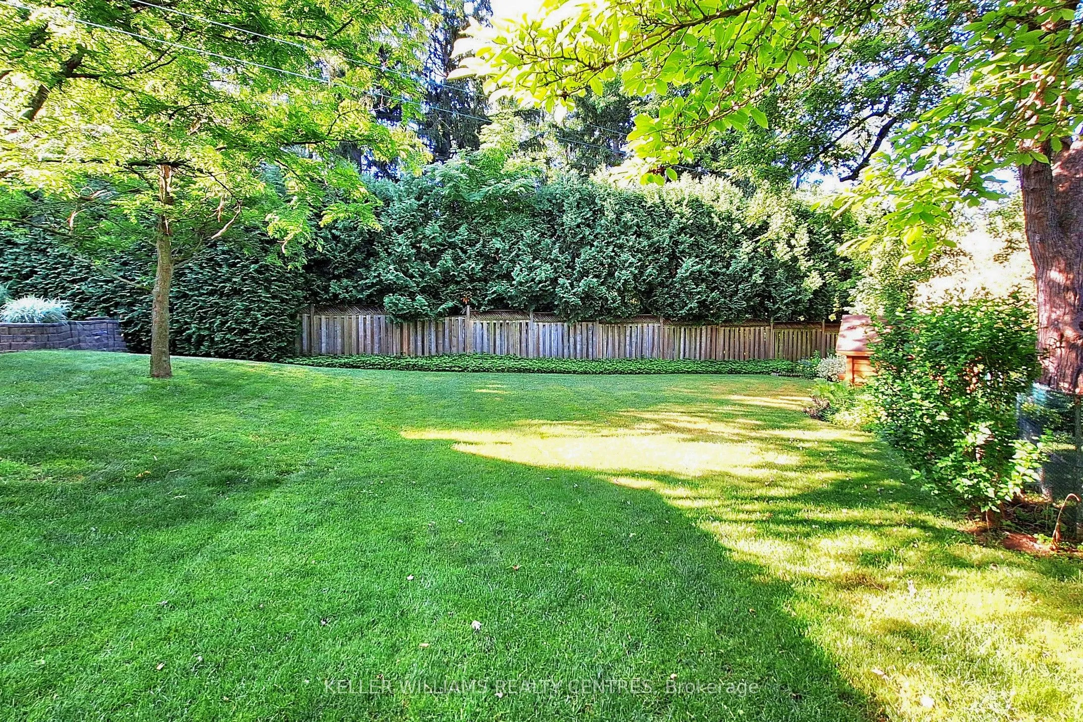 27 Hawthorne Lane