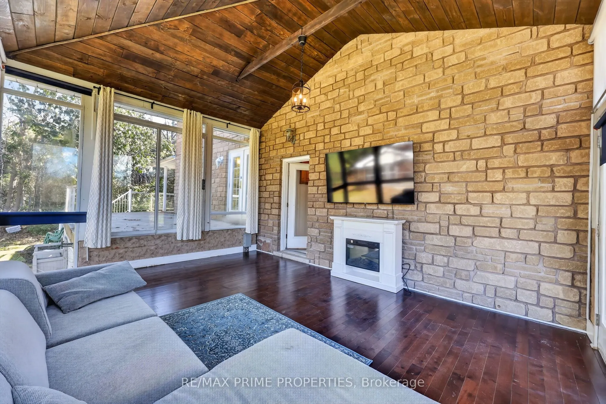 3016 Cole Road