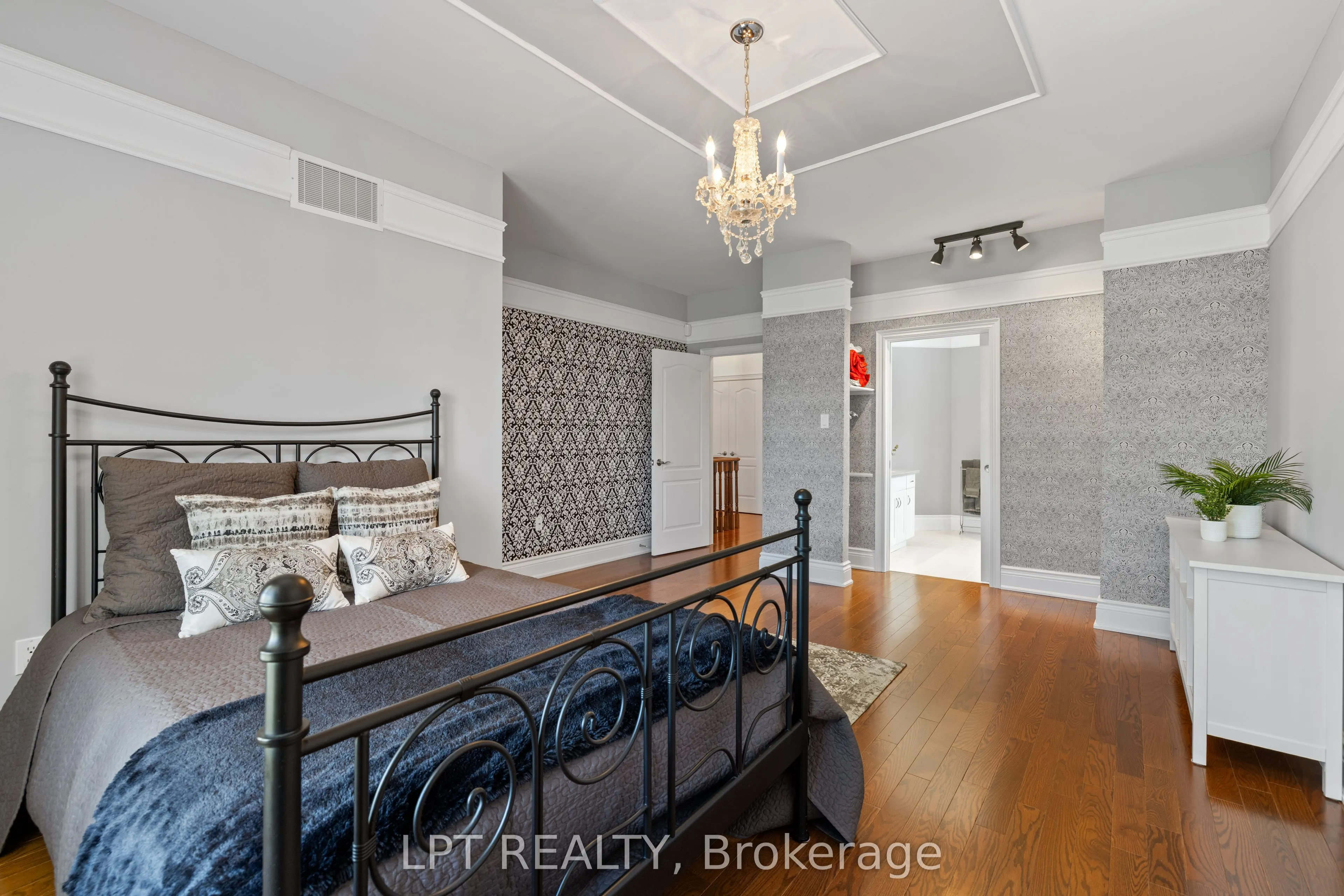 5 Wolford Court