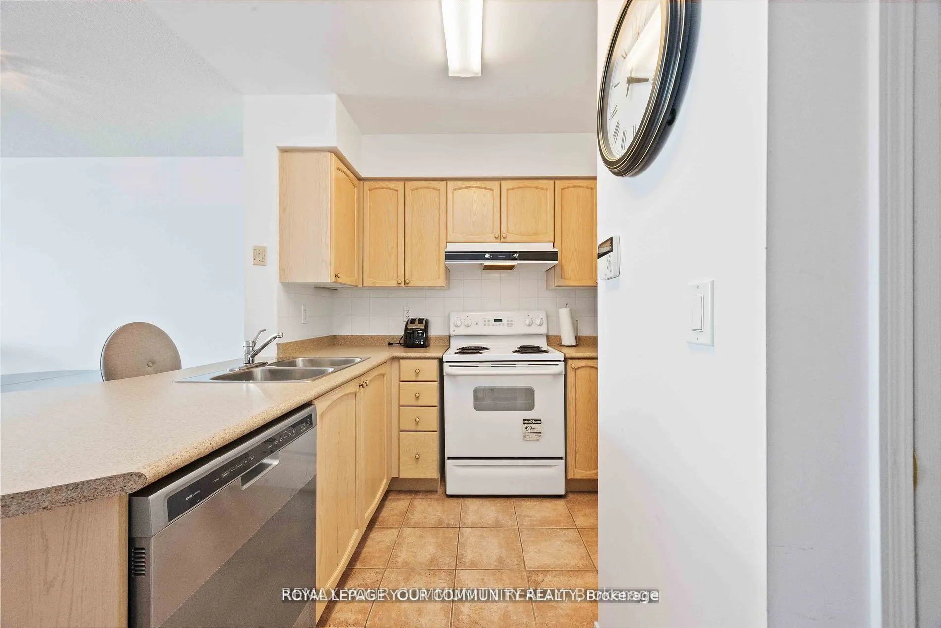 23 Oneida Crescent #909
