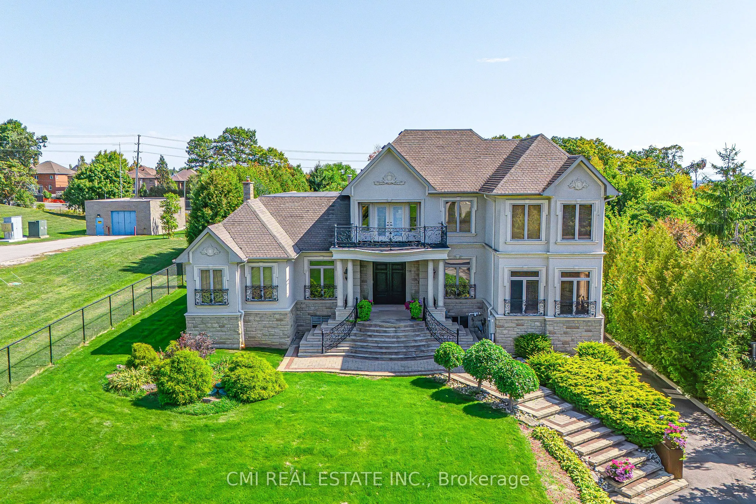 776 Woodland Acres Crescent