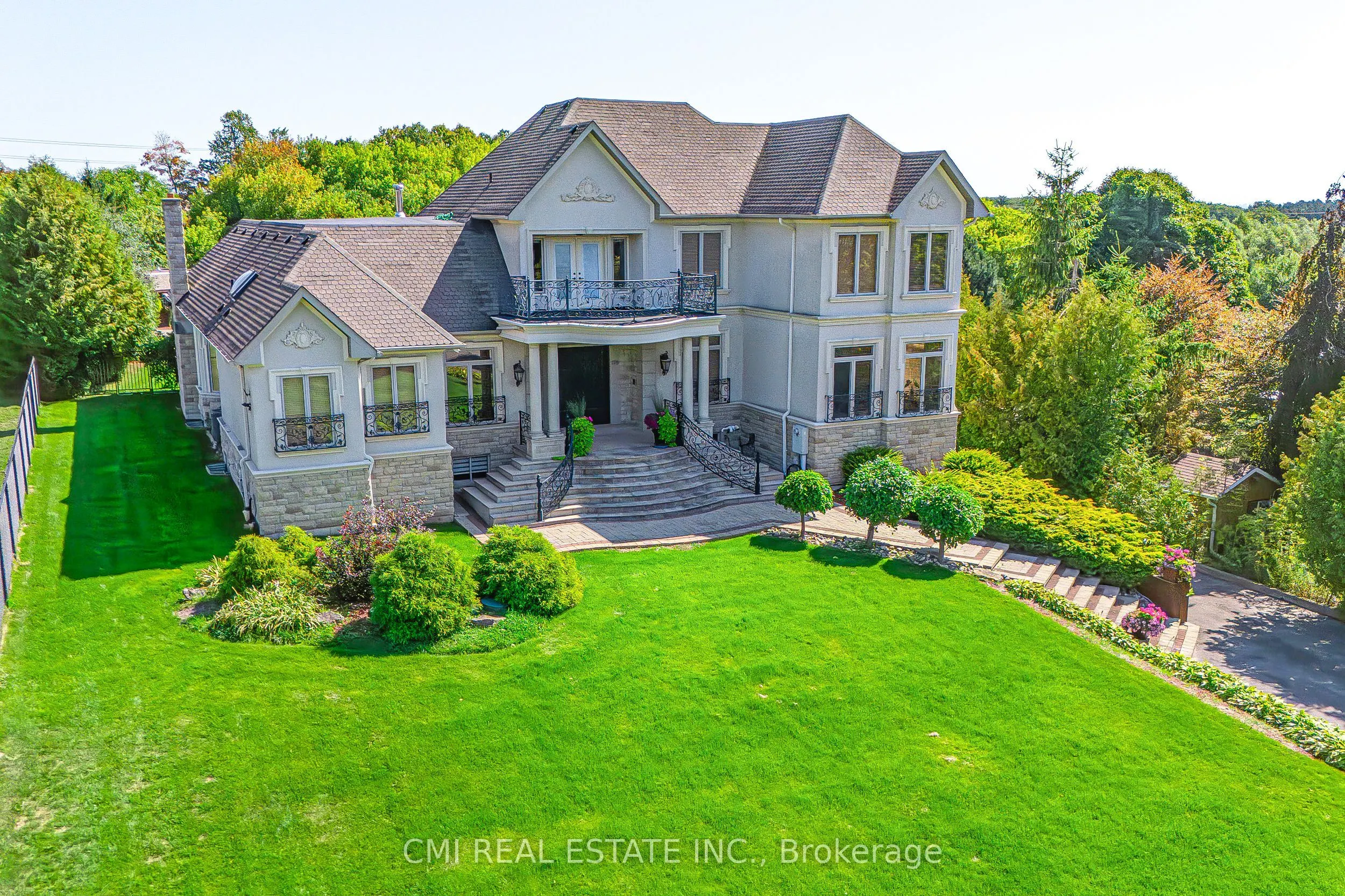 776 Woodland Acres Crescent