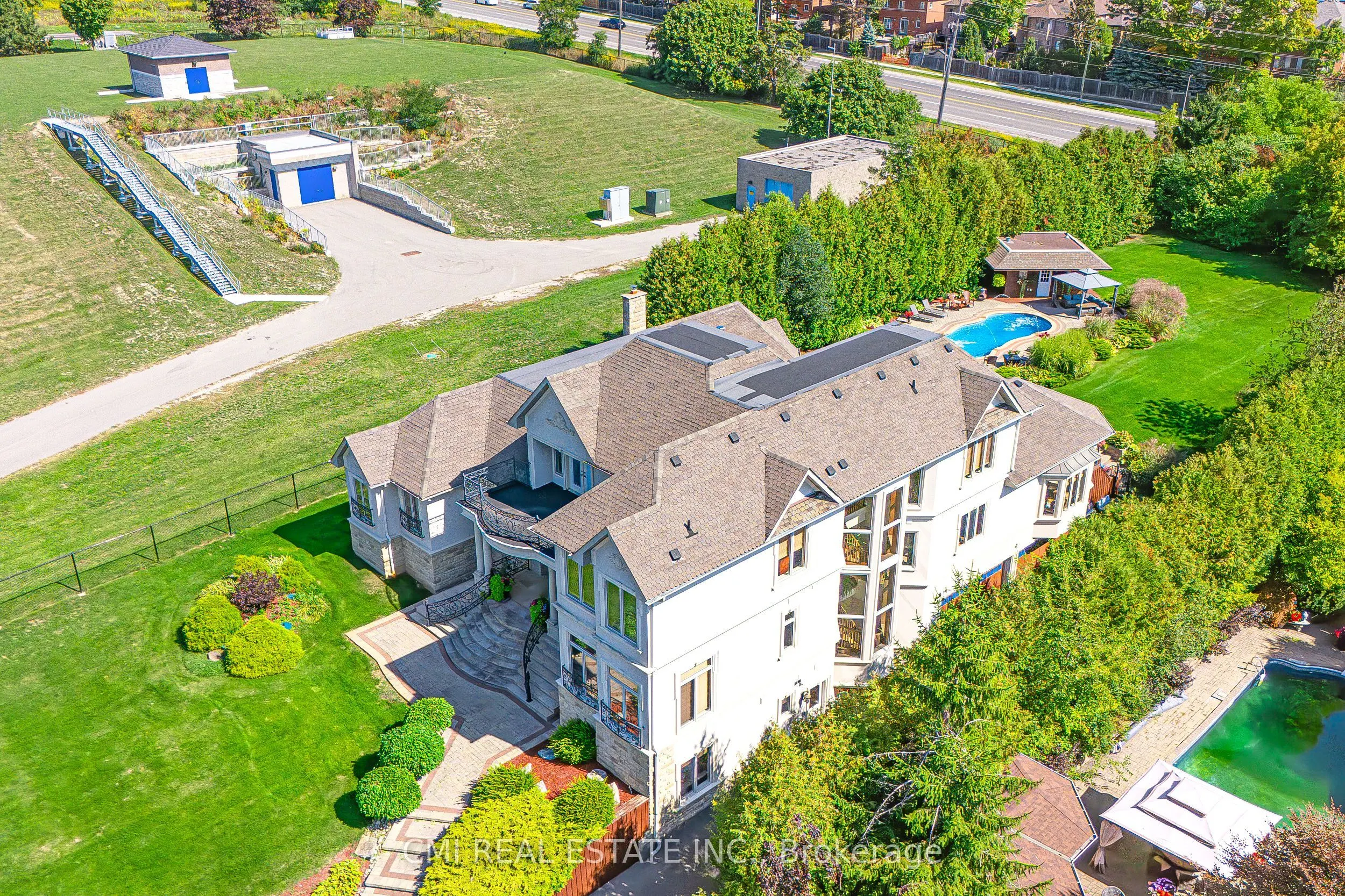 776 Woodland Acres Crescent