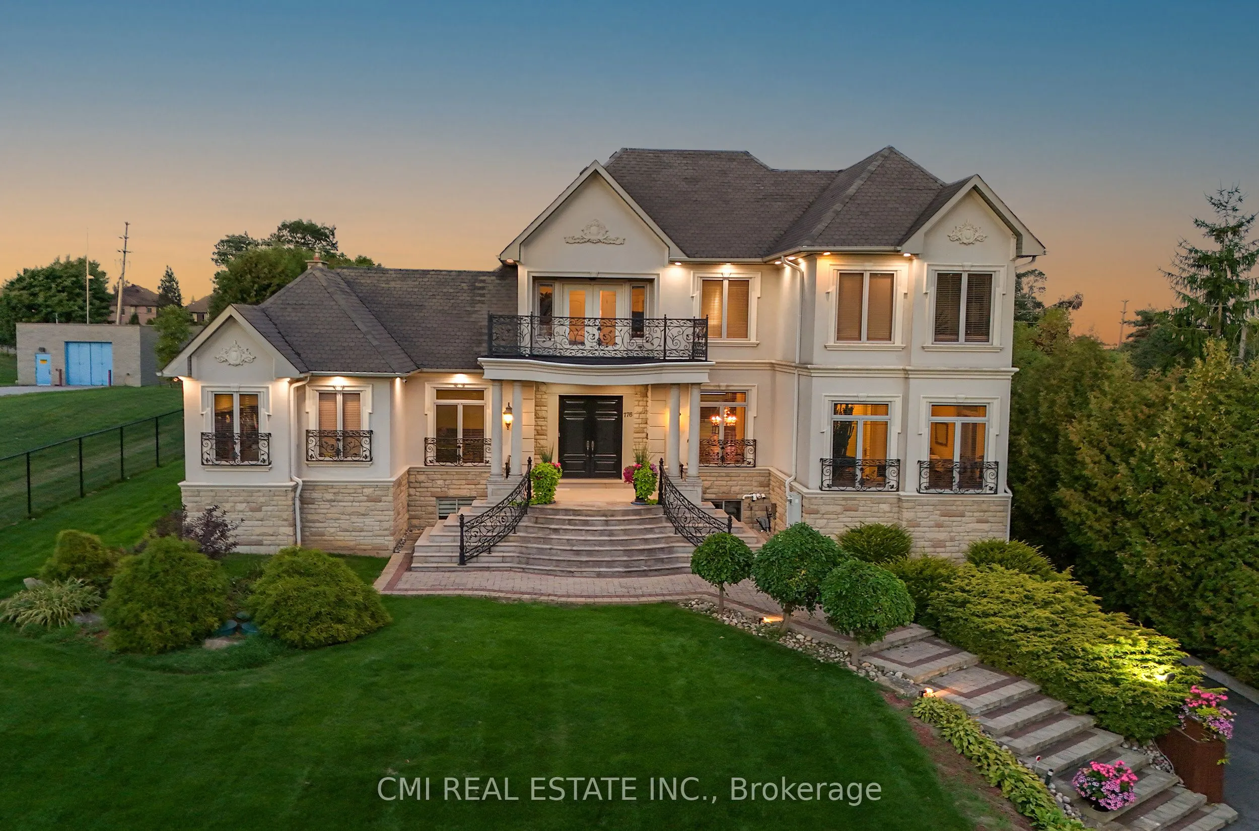 776 Woodland Acres Crescent