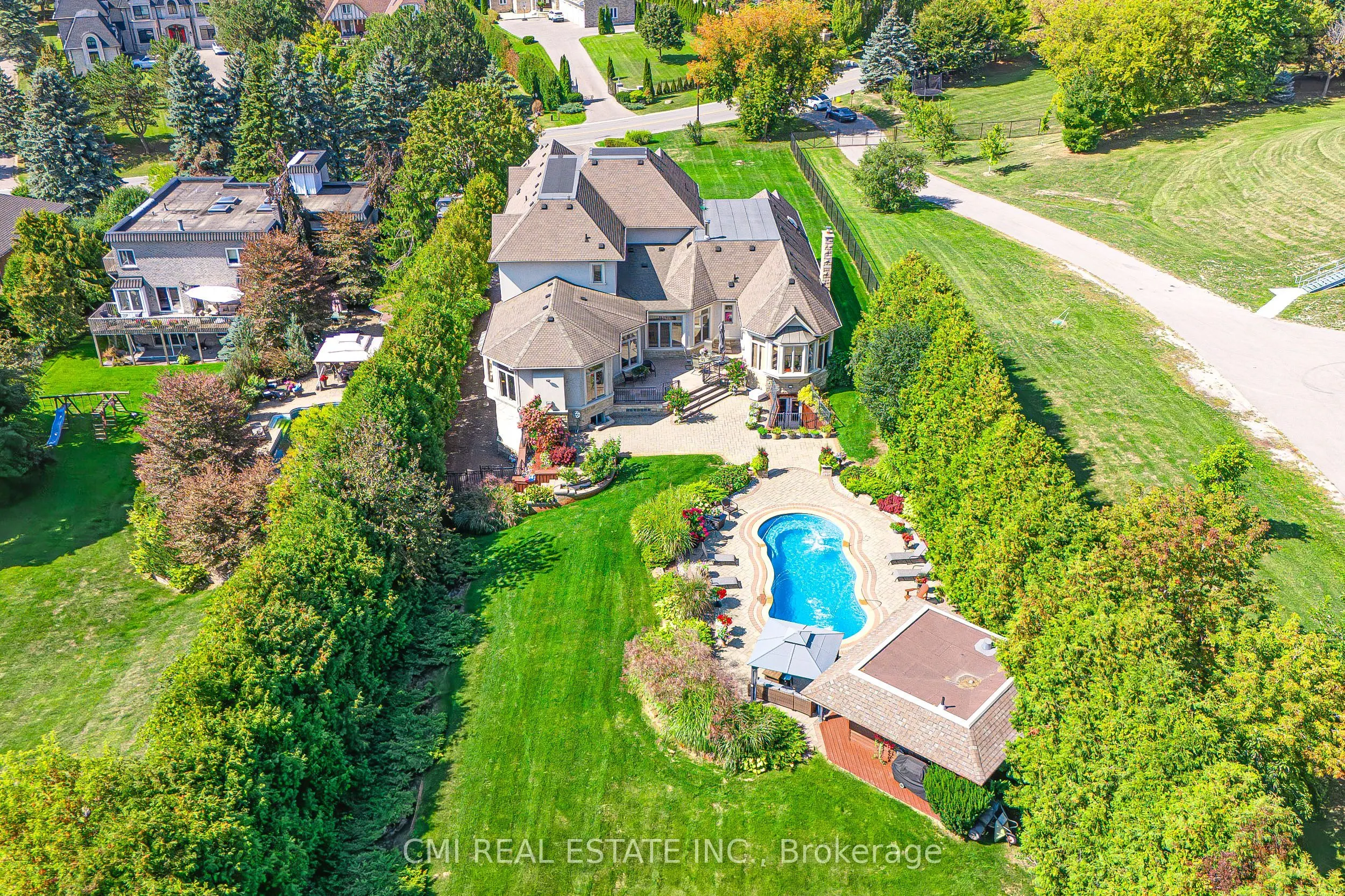 776 Woodland Acres Crescent