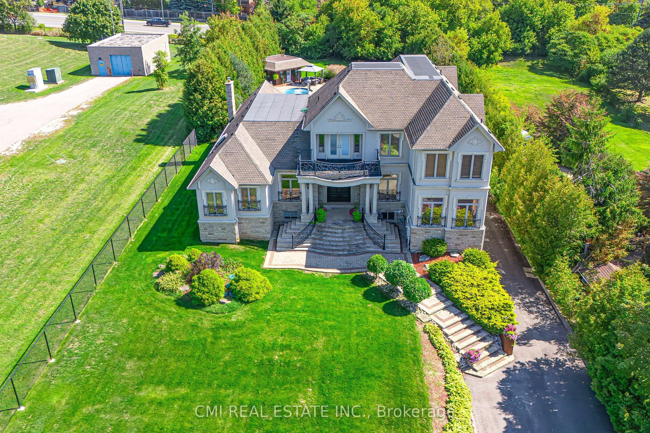 776 Woodland Acres Crescent