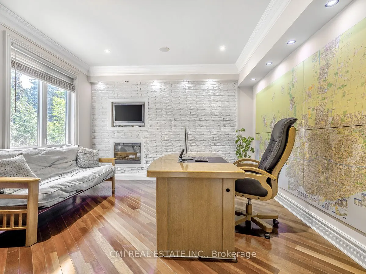 776 Woodland Acres Crescent