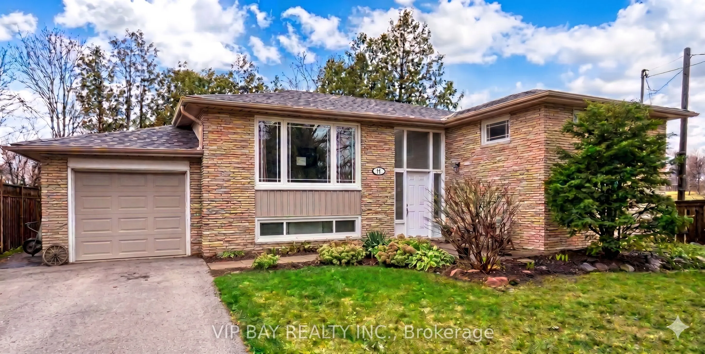 447 Loretta Crescent