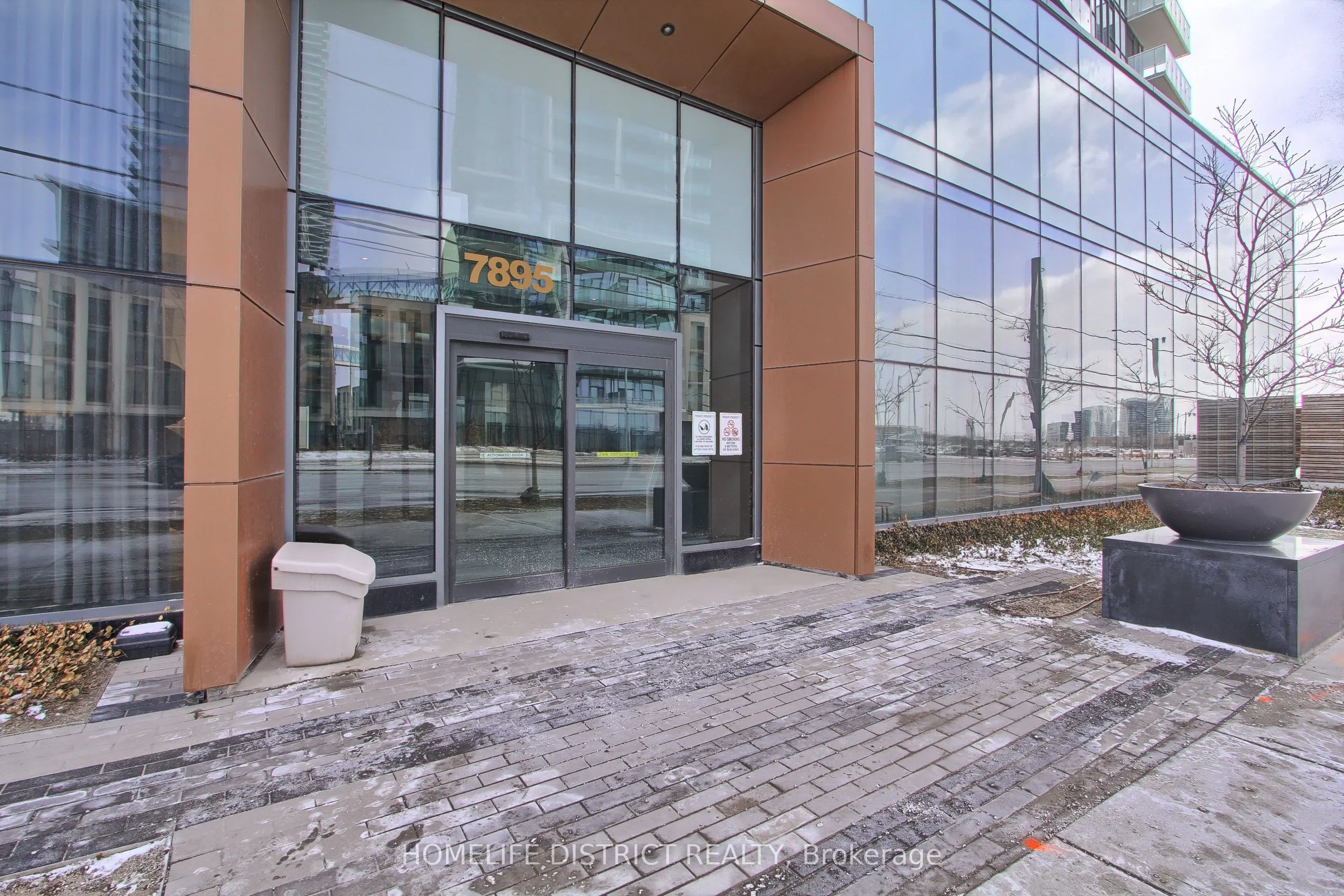 7895 JANE Street #717