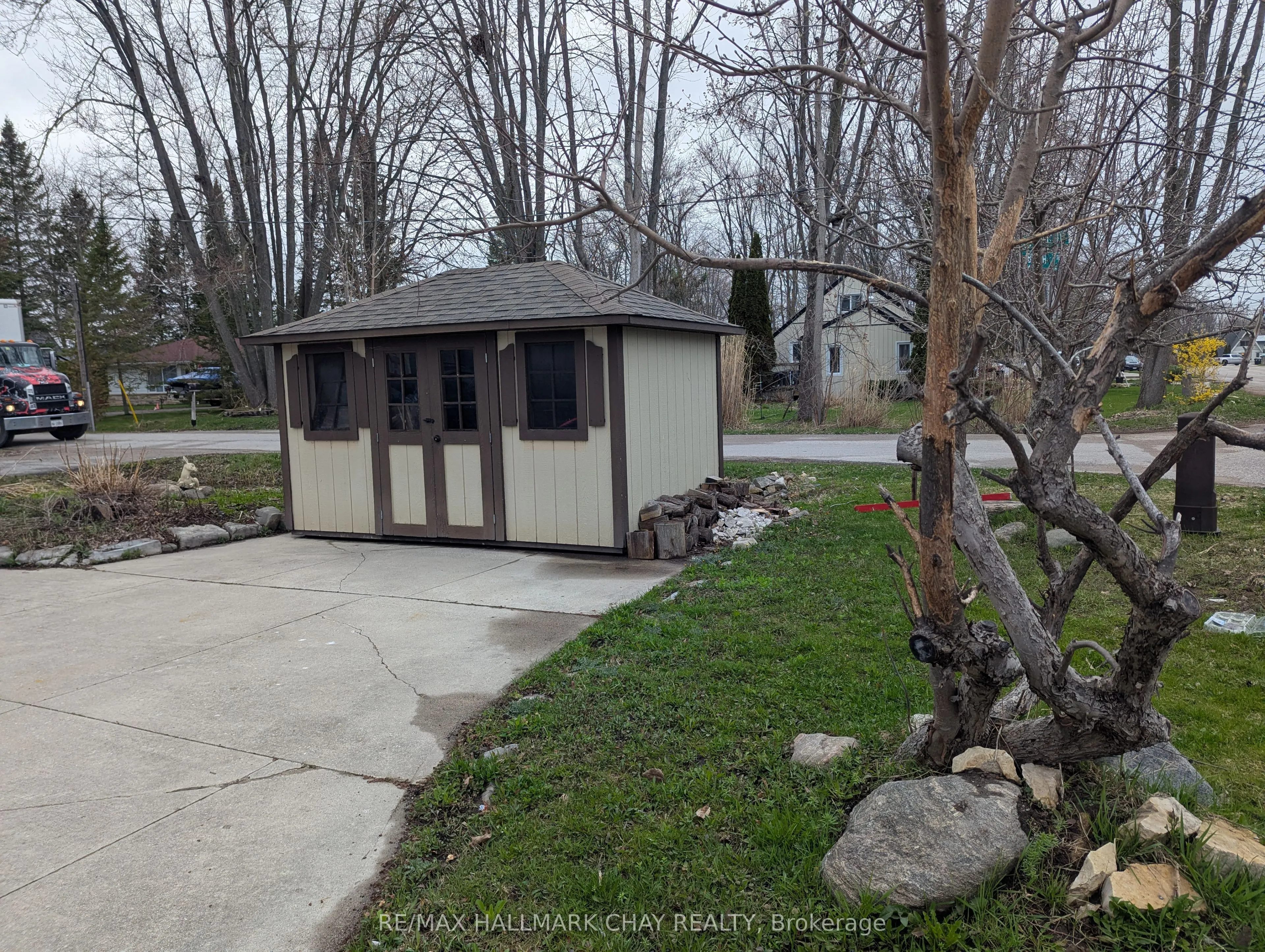 1099 Poplar Drive