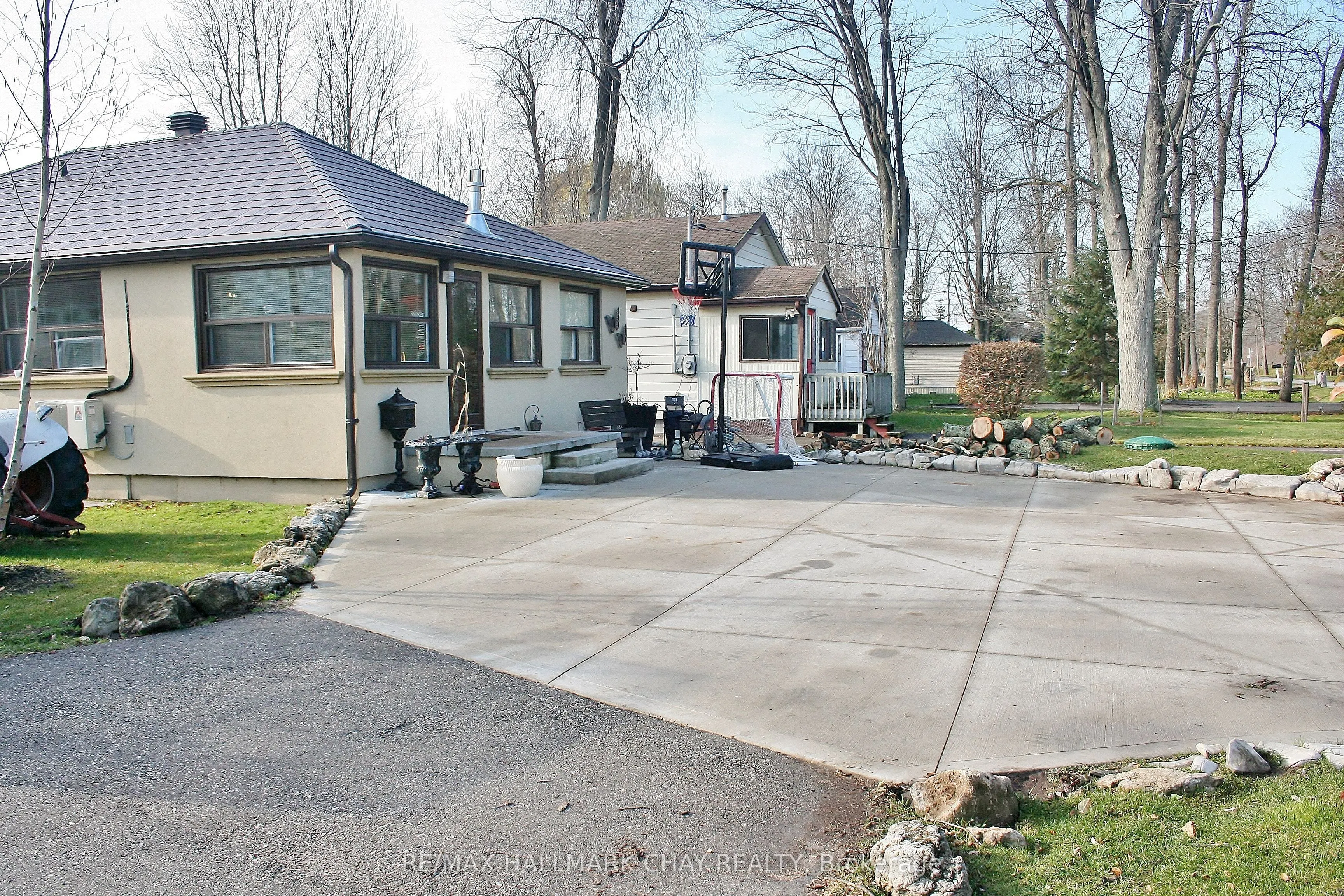 1099 Poplar Drive