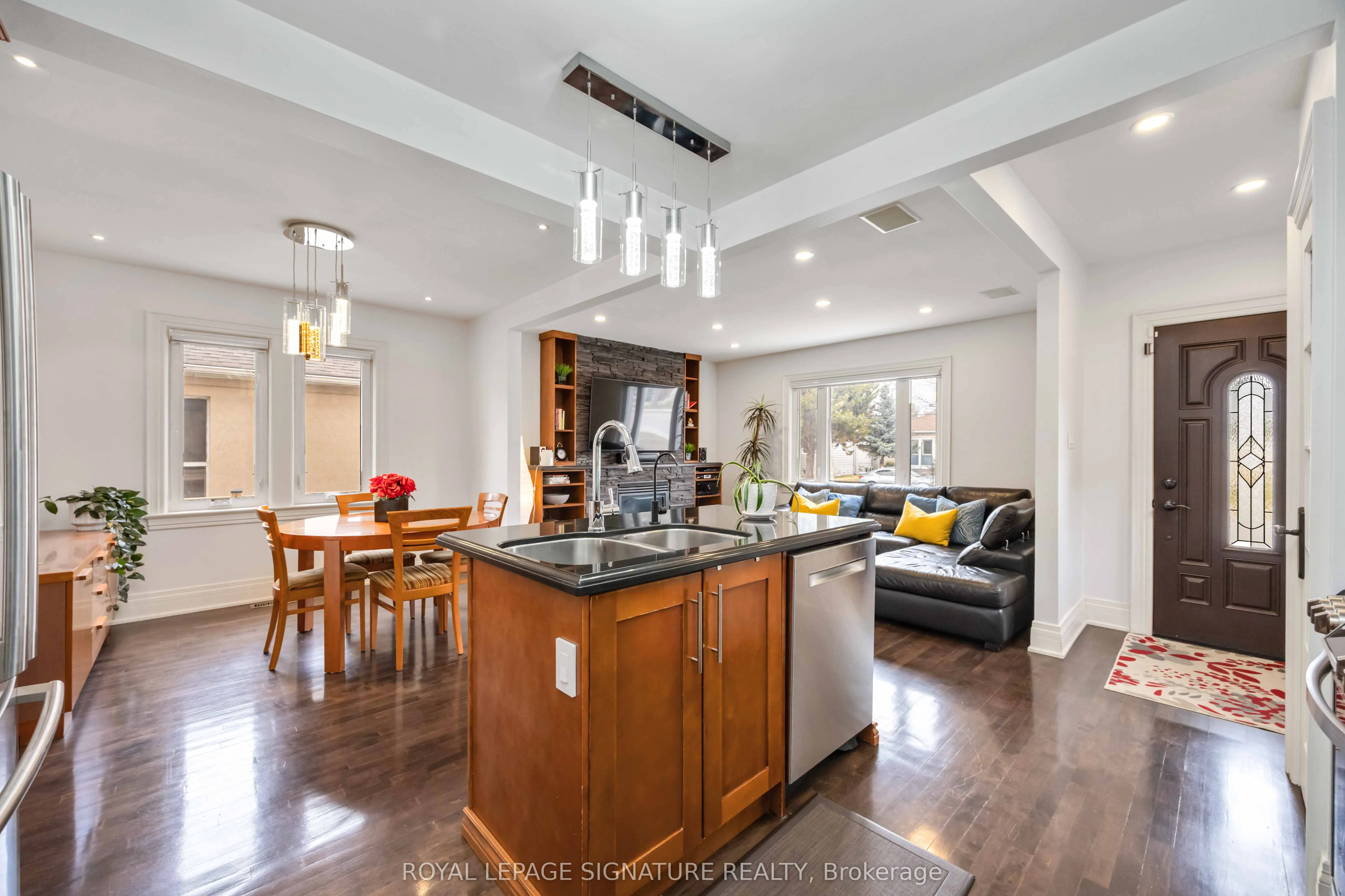 35 Rainbow Drive