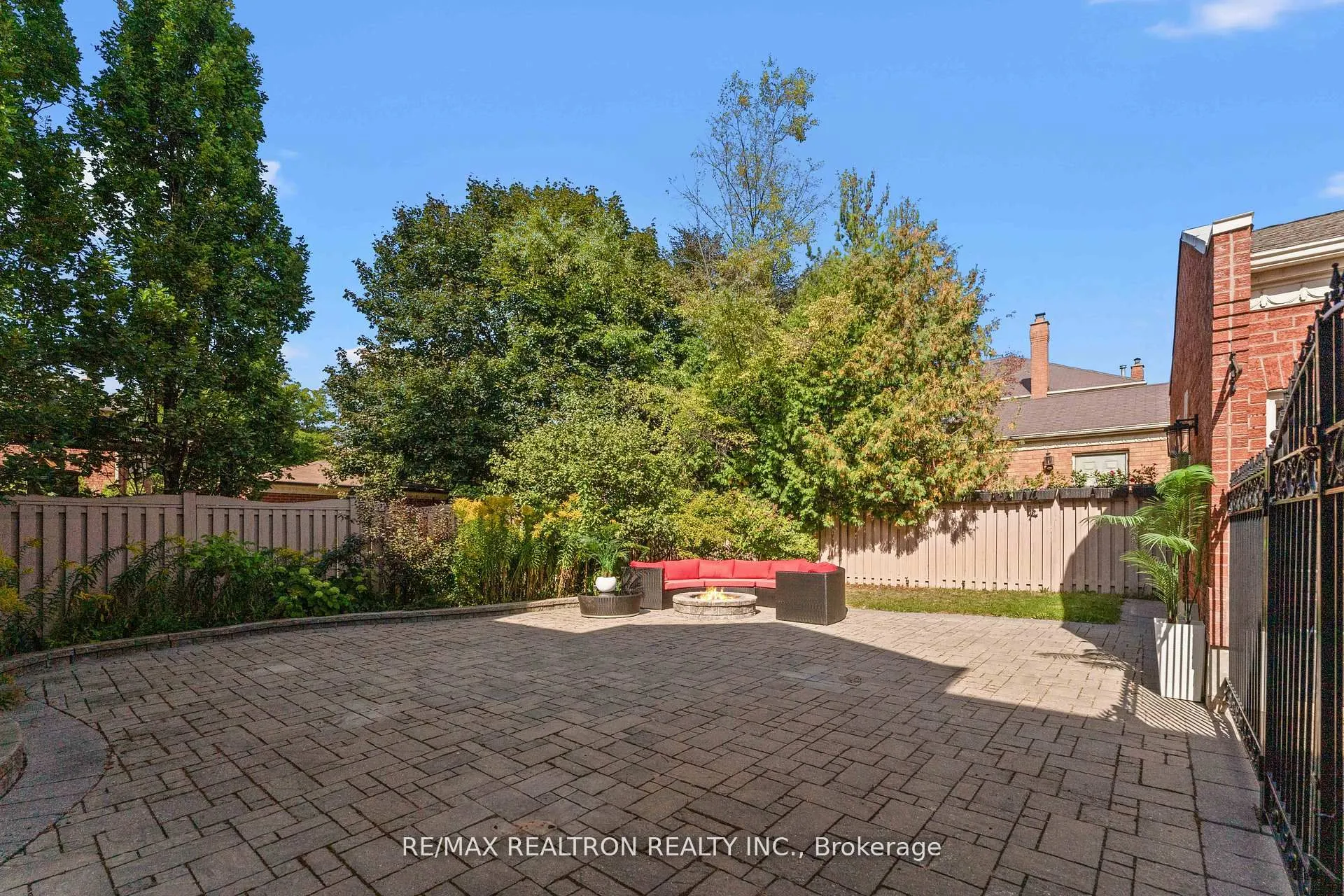 63 Willett Crescent