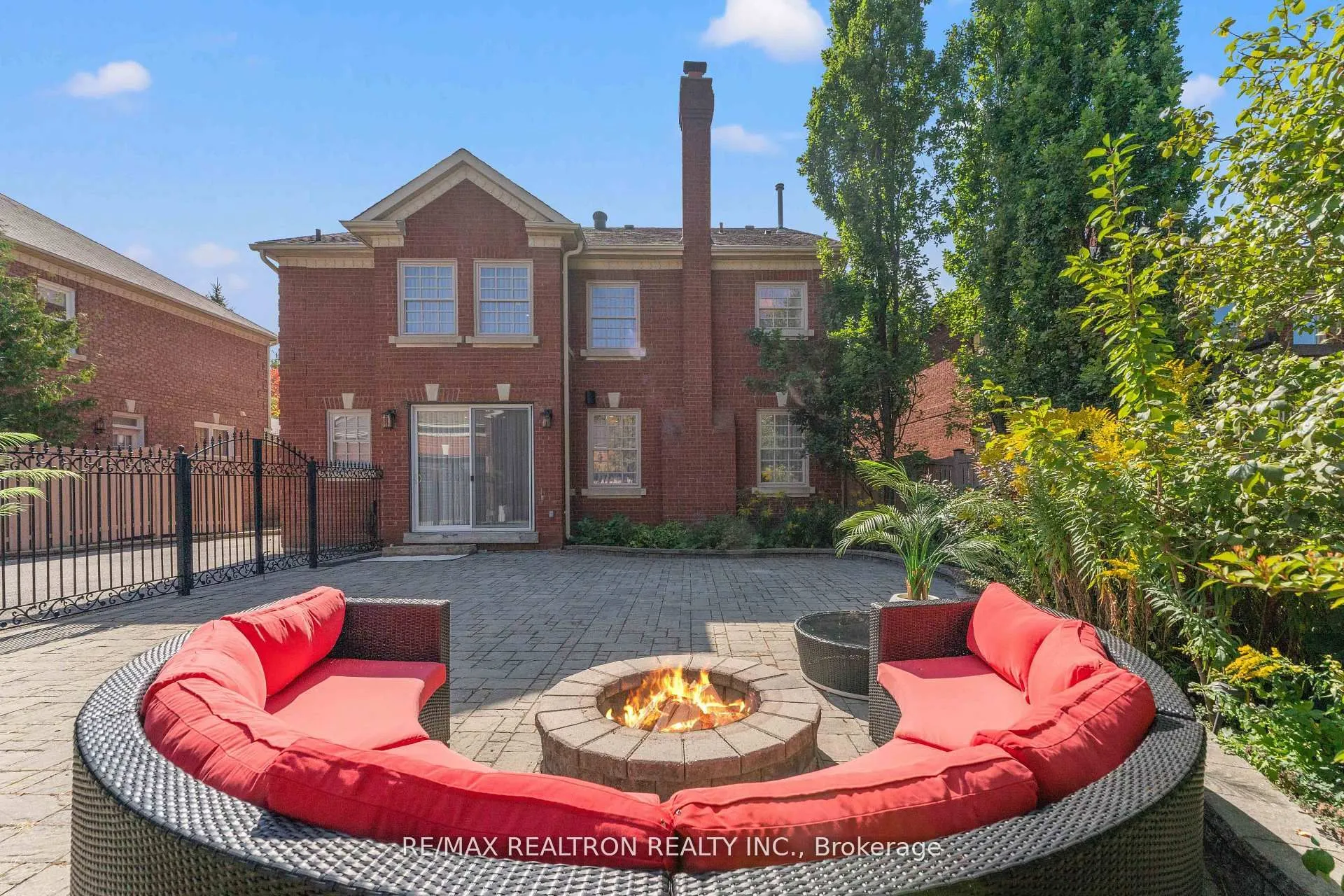 63 Willett Crescent